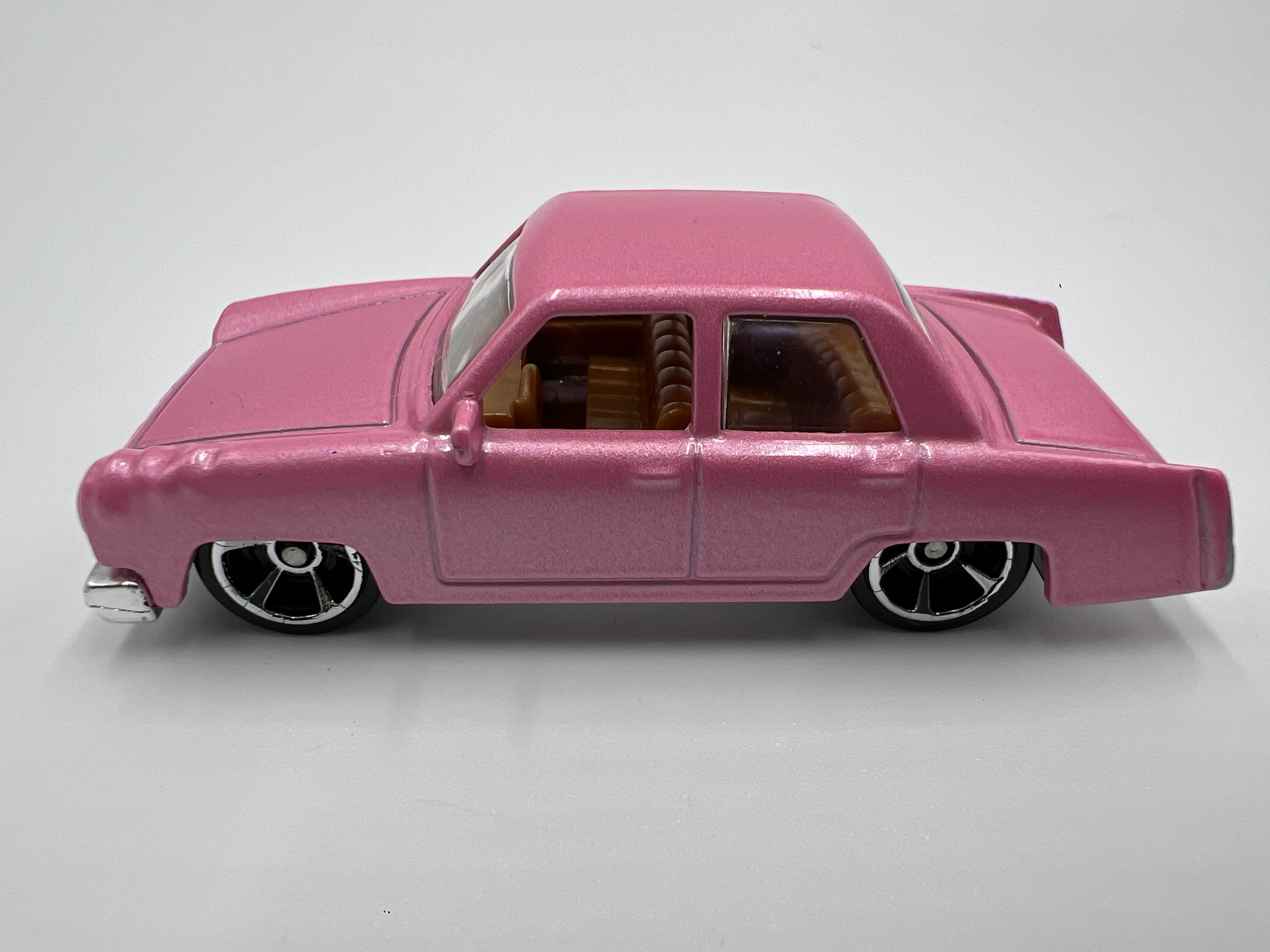 Hot Wheels 1/64 The Simpsons Family Car Pink Loose - Image 4