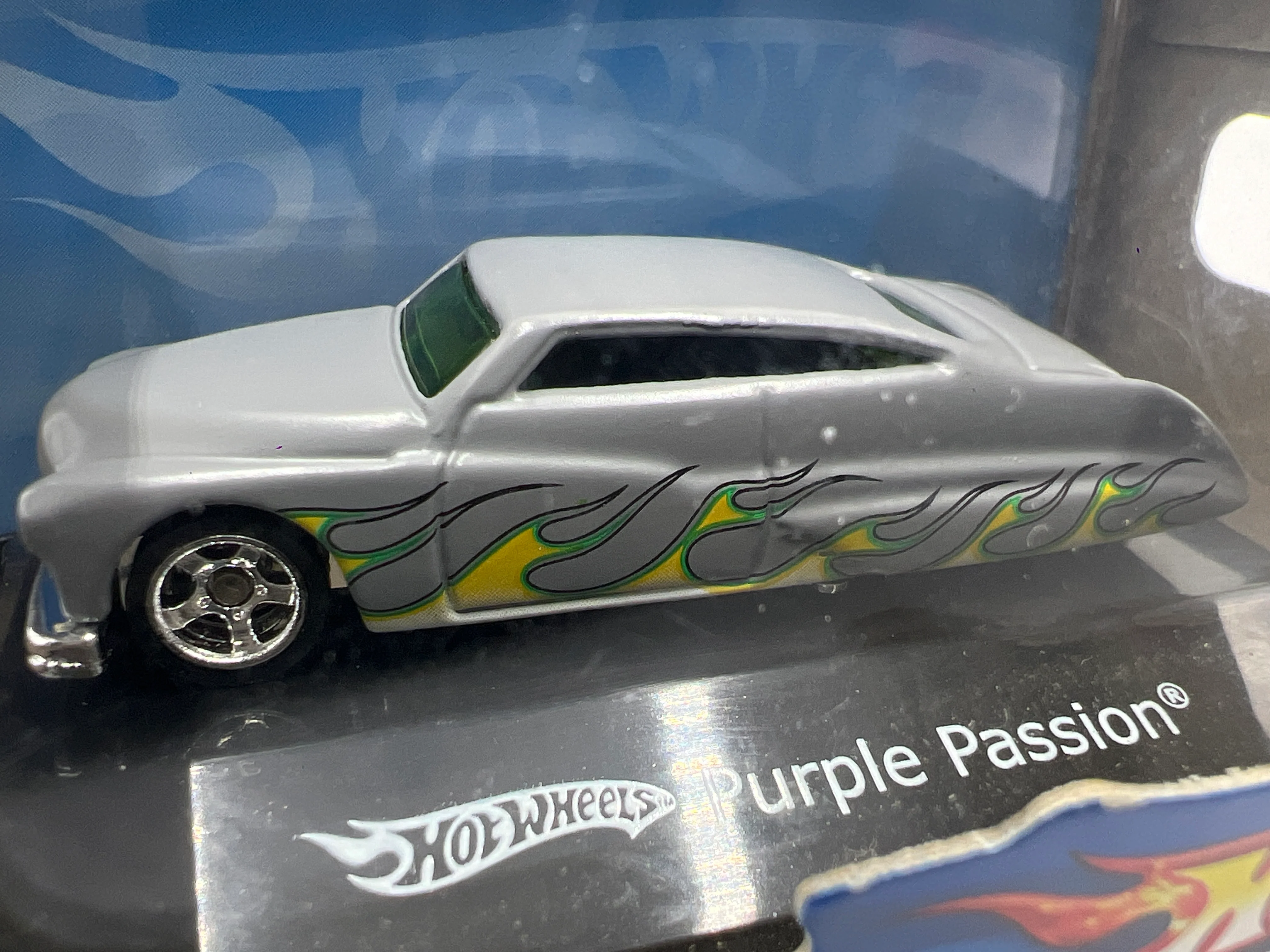 Hot Wheels 1:87 Scale Purple Passion Gray - Image 3