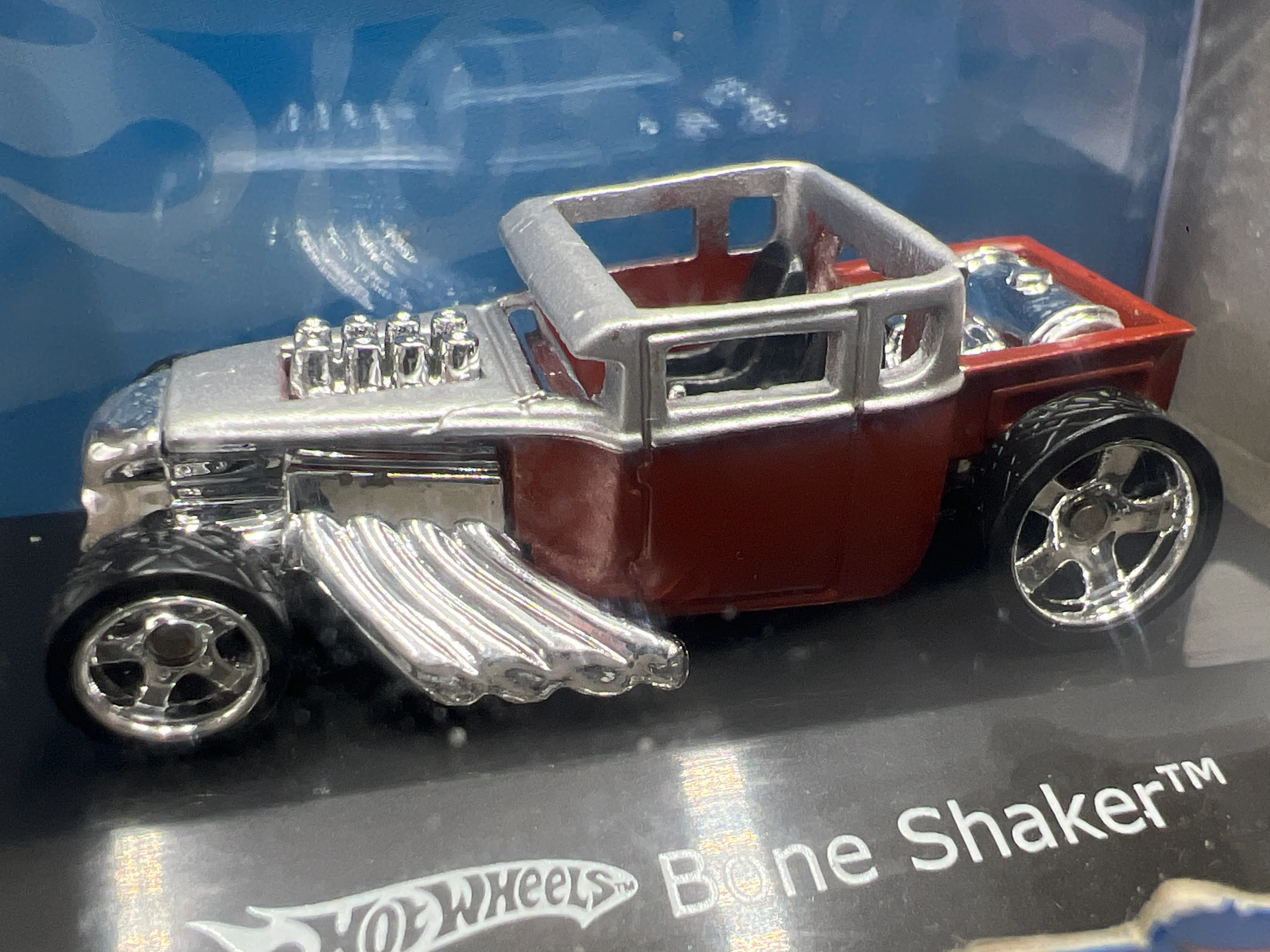 Hot Wheels 1:87 Scale Bone Shaker Red/Silver - Image 3