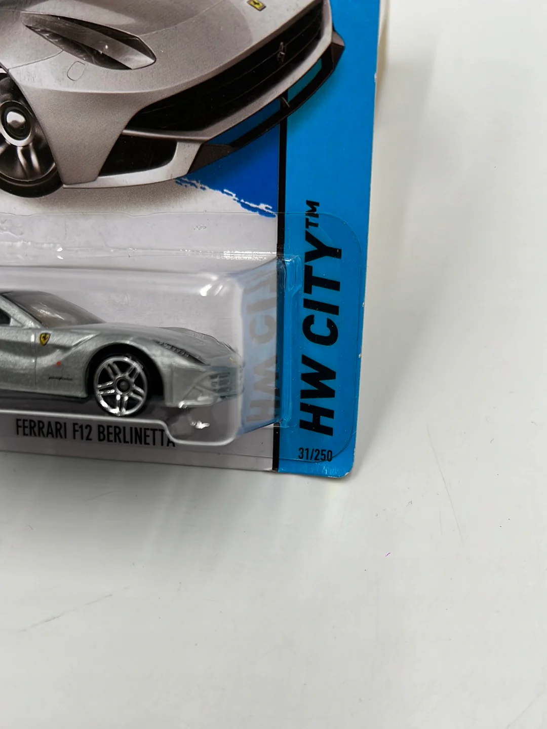 Hot Wheels 2014 HW City Ferrari F12 Berlinetta #31 - Image 4