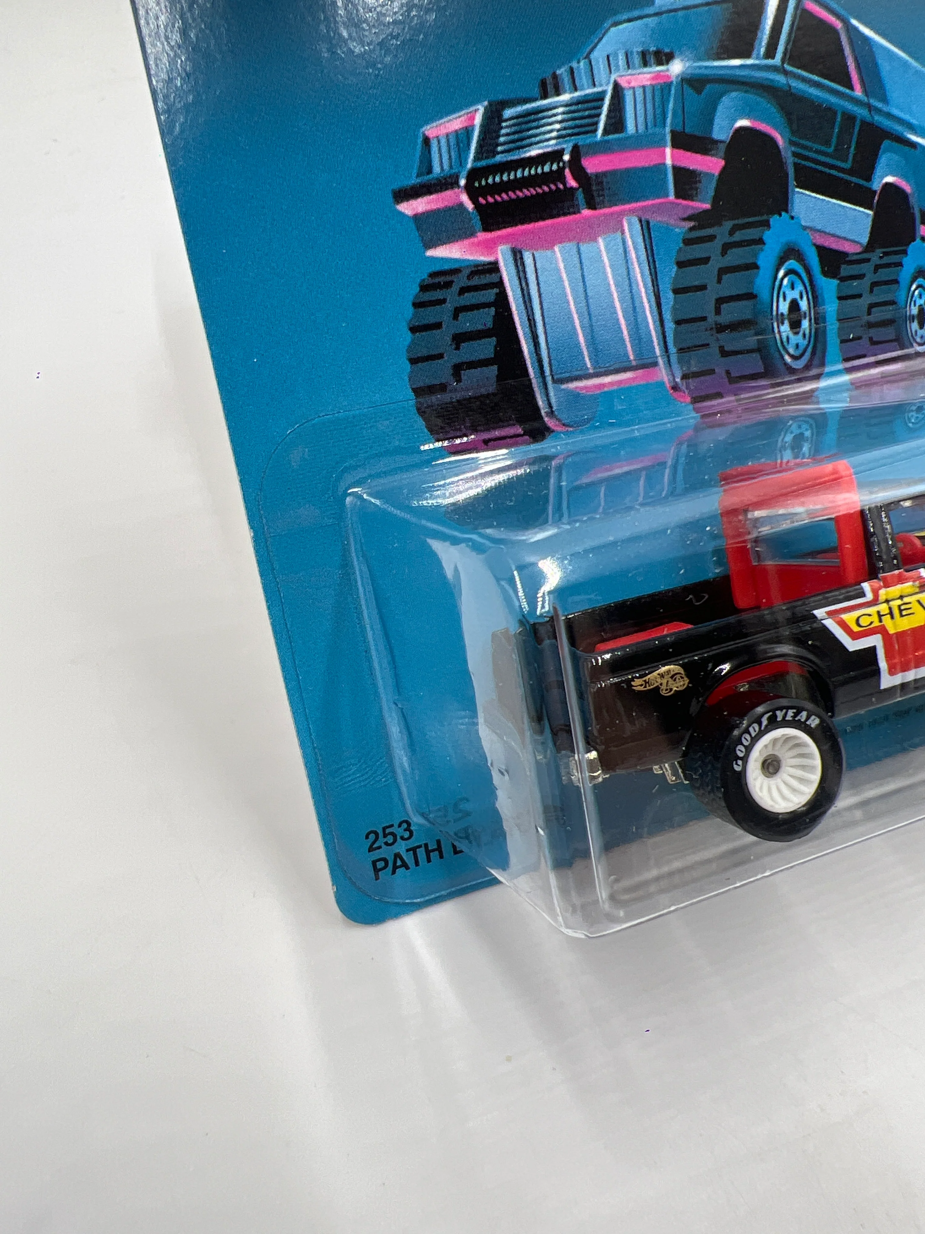Hot Wheels 30 Years 1970 Authentic Commemorative Replica Trailbusters Path Beater Chevy S10 Black W/Real Riders - Image 4