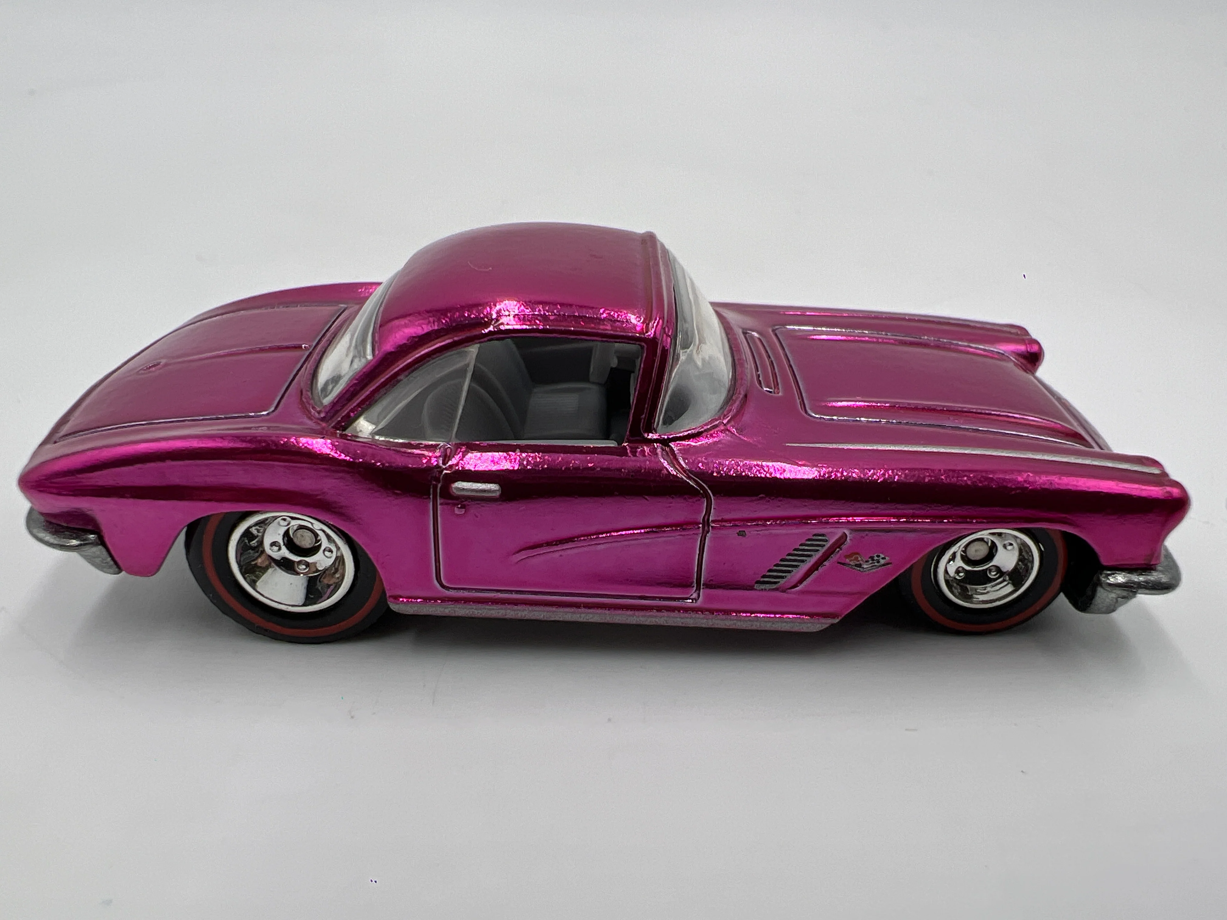 Hot Wheels Classics Chase 62 Corvette Pink Loose - Image 4