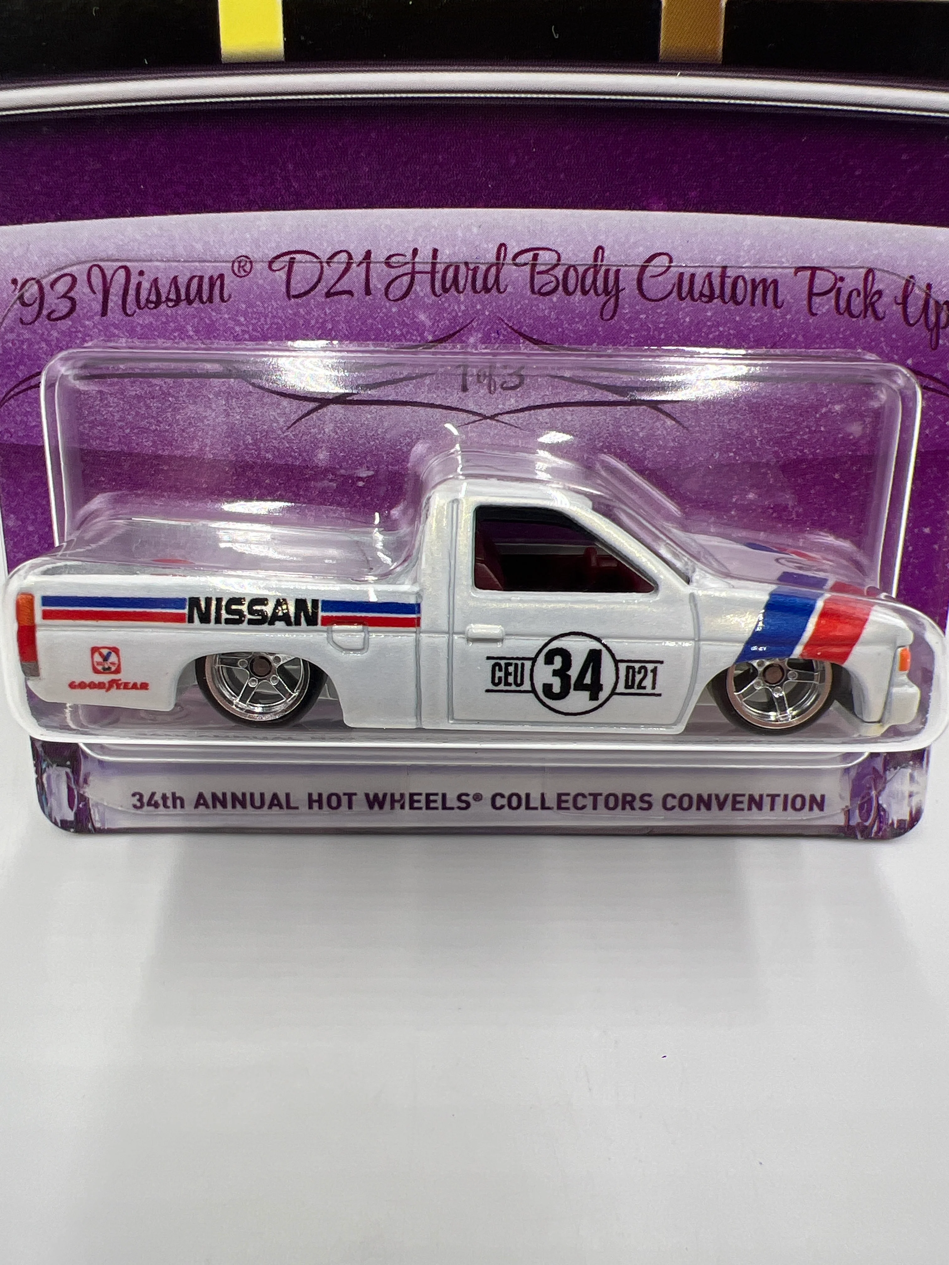 2020 Hot Wheels 34th Annual Collectors Convention #1155/6700 93 Nissan D21 Hard Body Custom White W/Protector - Image 3