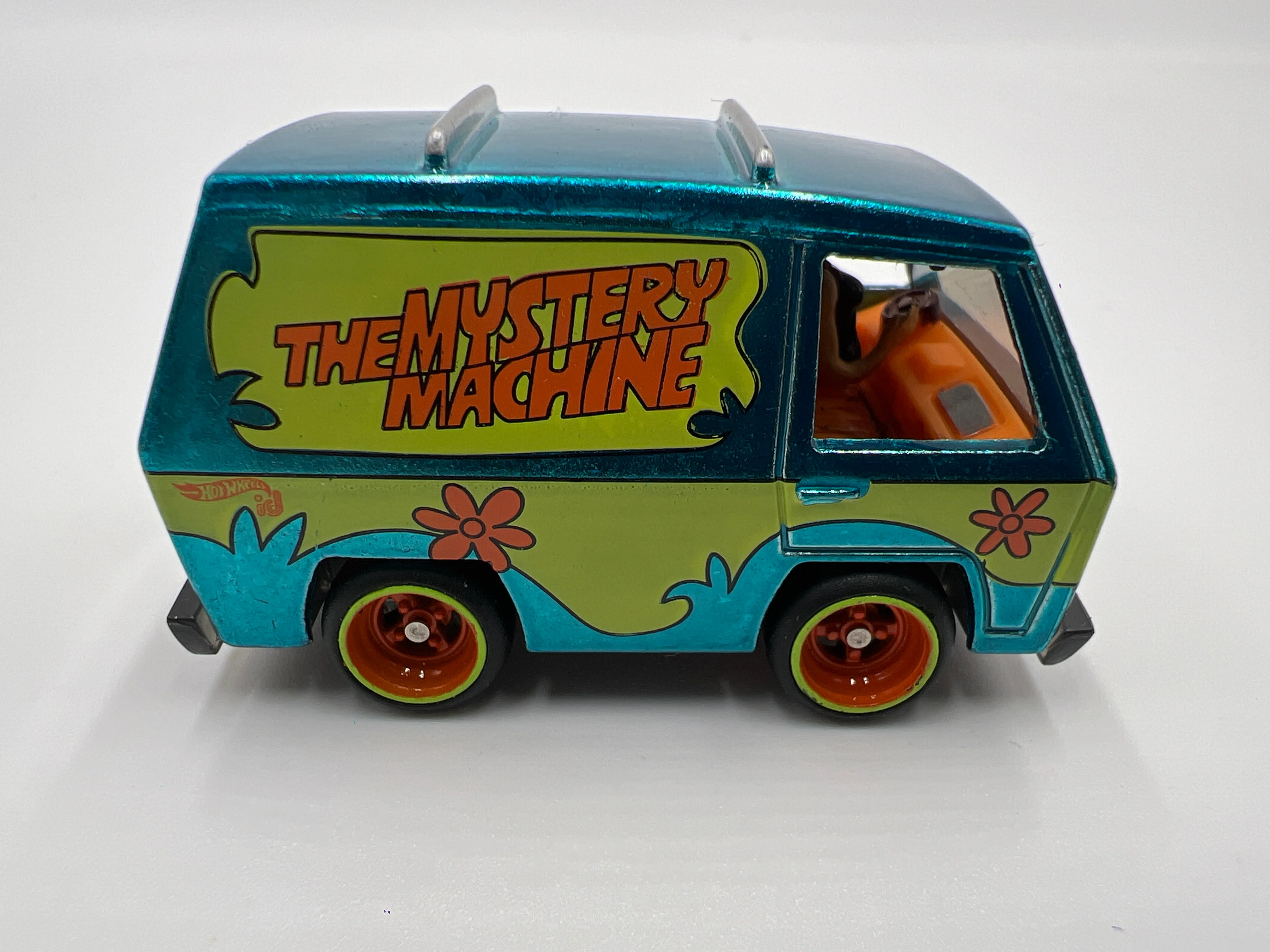 Hot Wheels iD Mystery Machine CUSTOM W/Figurine - Image 4