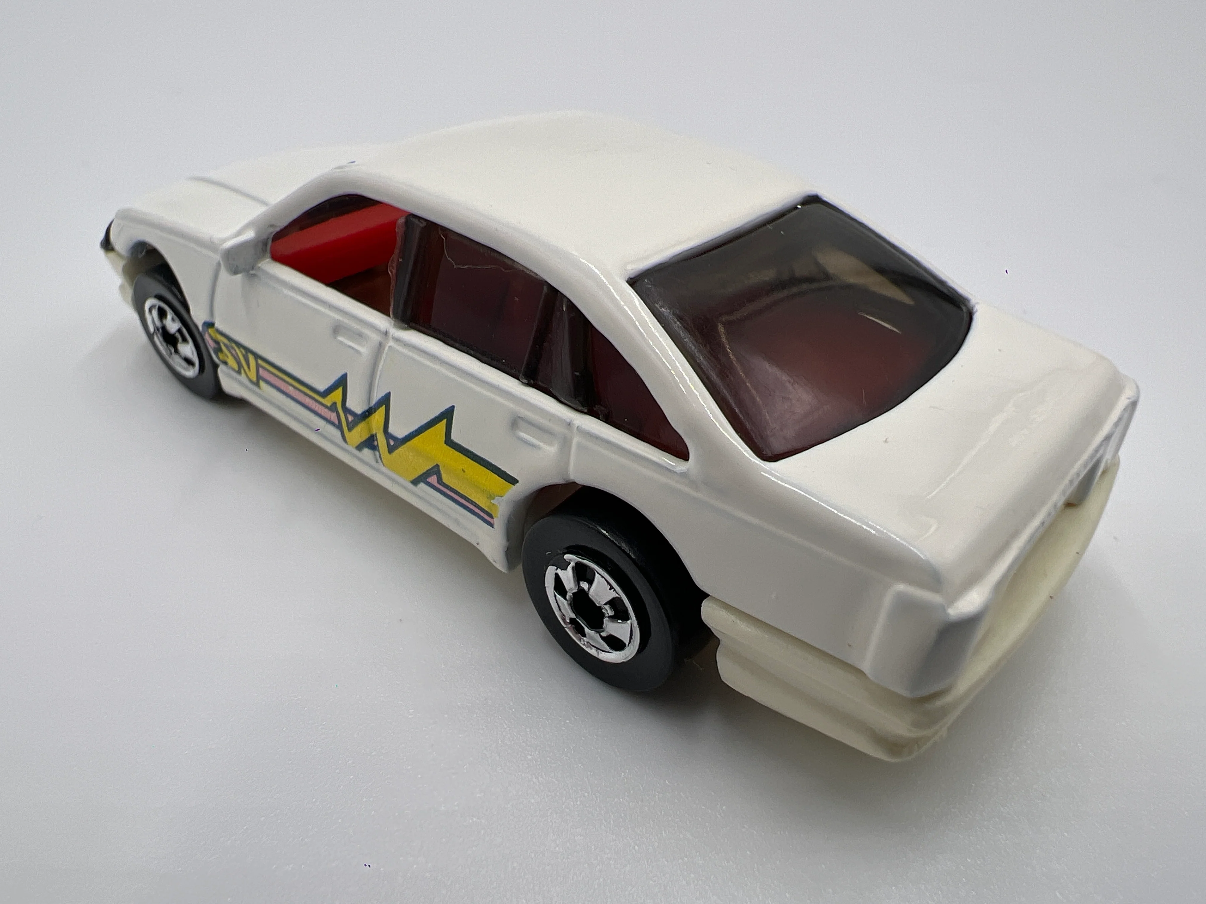 Hot Wheels 1/64 Blackwall Holden Commodore SV White Loose - Image 2