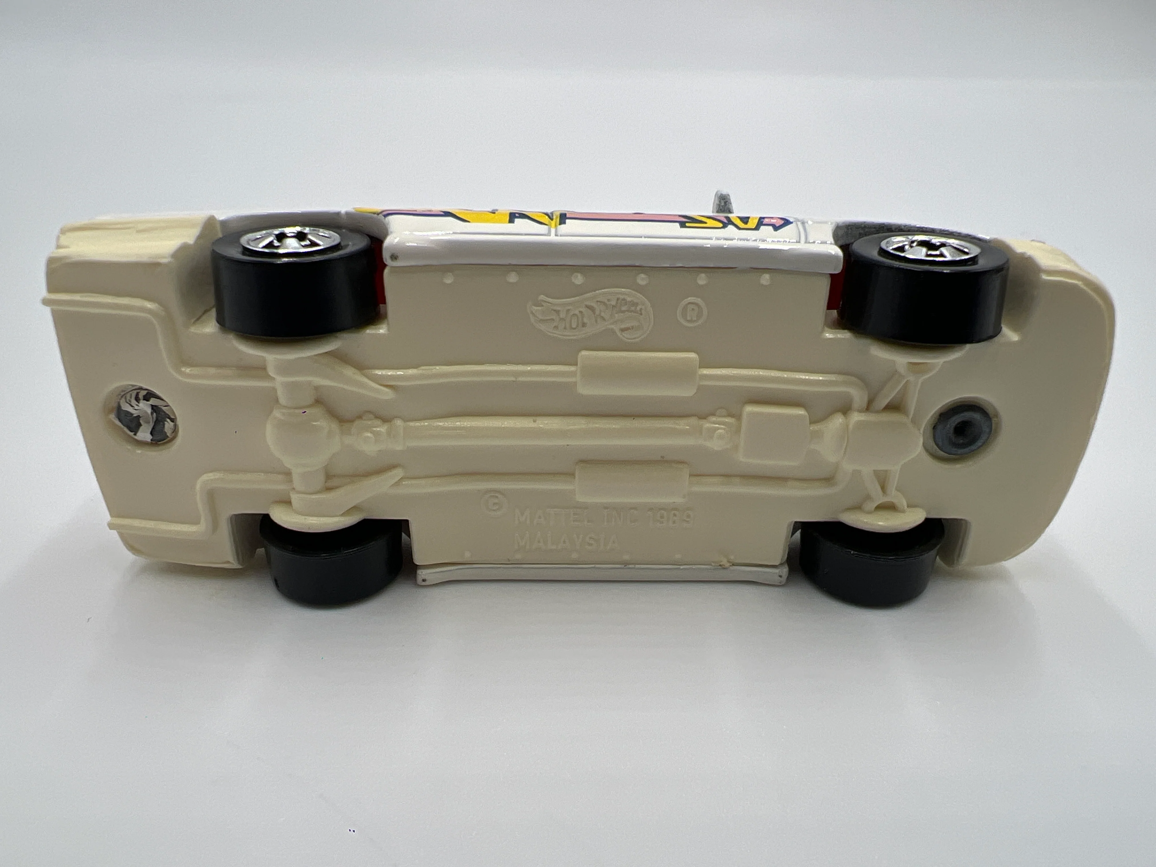 Hot Wheels 1/64 Blackwall Holden Commodore SV White Loose - Image 5