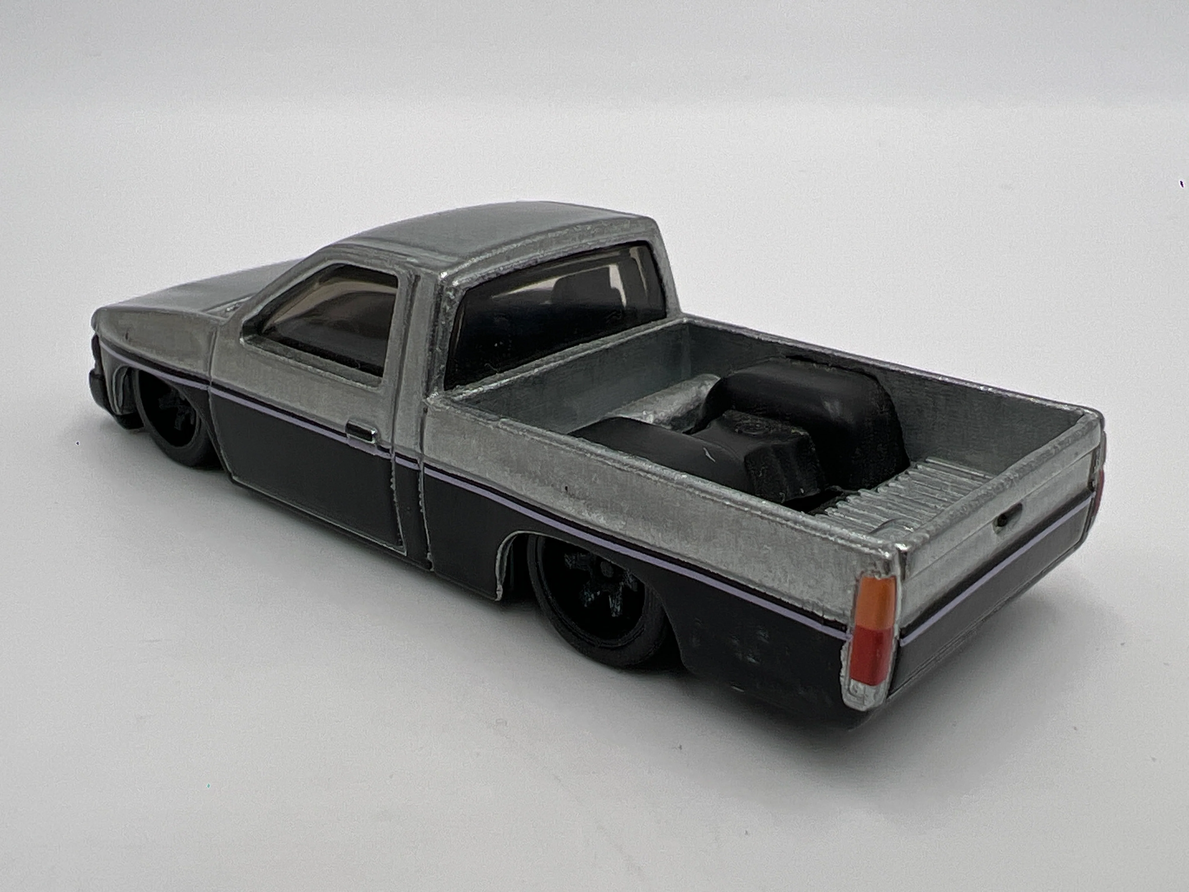 2025 Hot Wheels 1/64 Zamac Set 93 Nissan D21 Hardbody Pick-Up Loose CUSTOM - Image 2