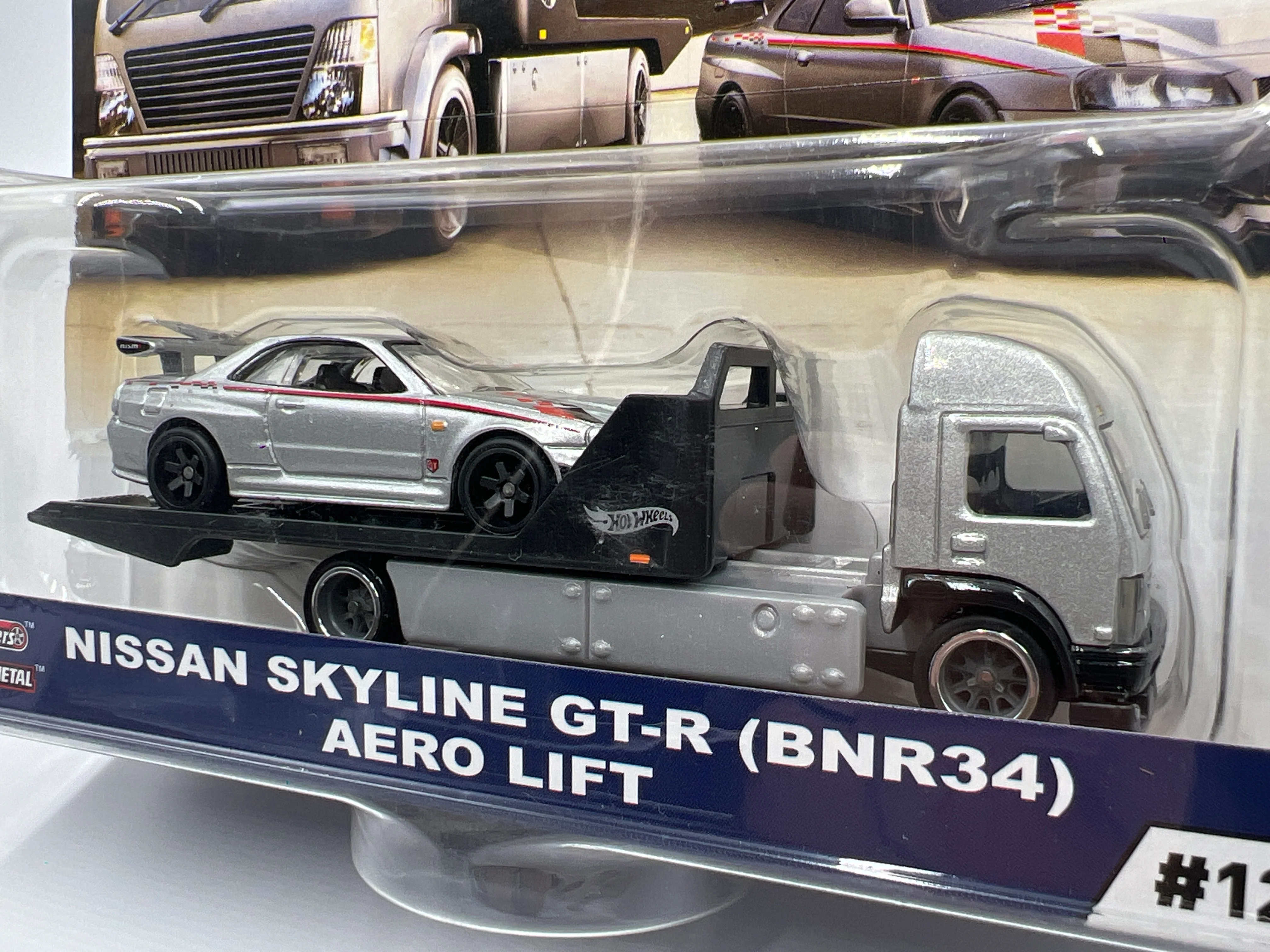 Hot Wheels Car Culture Team Transport #12 Nismo Nissan Skyline GT-R BNR34 & Aero Lift W/Protector - Image 3