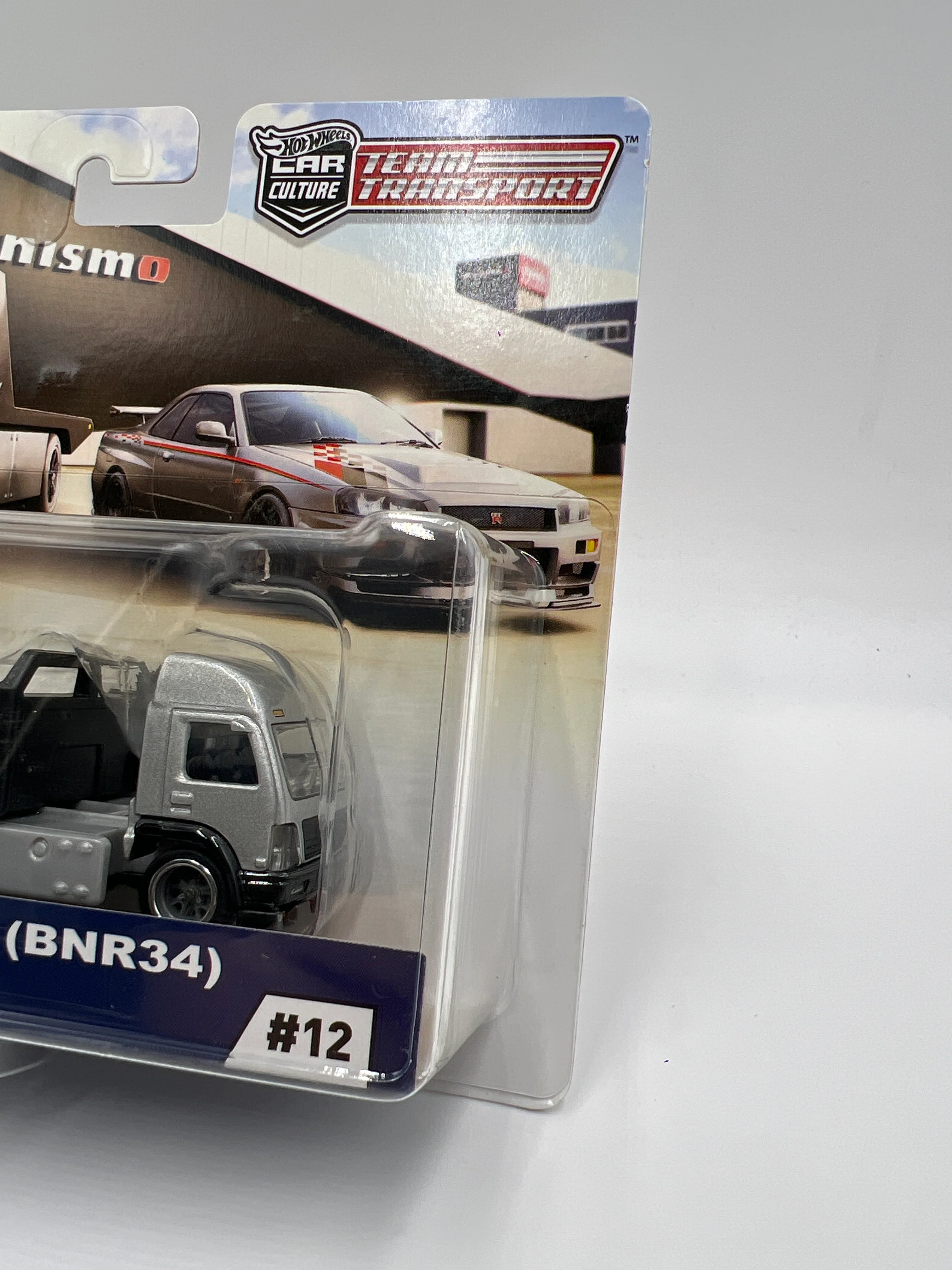 Hot Wheels Car Culture Team Transport #12 Nismo Nissan Skyline GT-R BNR34 & Aero Lift W/Protector - Image 4