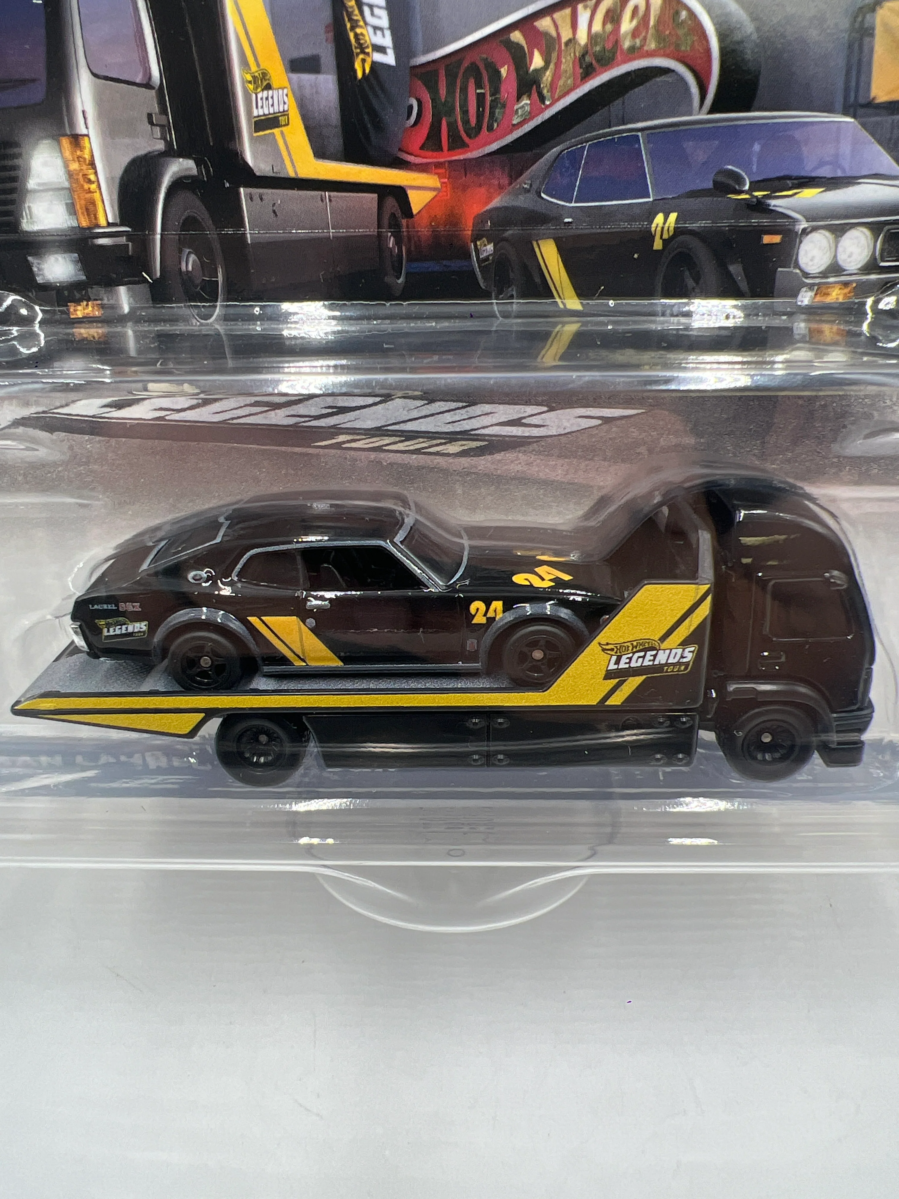 2024 Hot Wheels Team Transport Legends Tour Walmart Exclusive Nissan Laurel 2000 SGX & Aero Lift 278C - Image 3