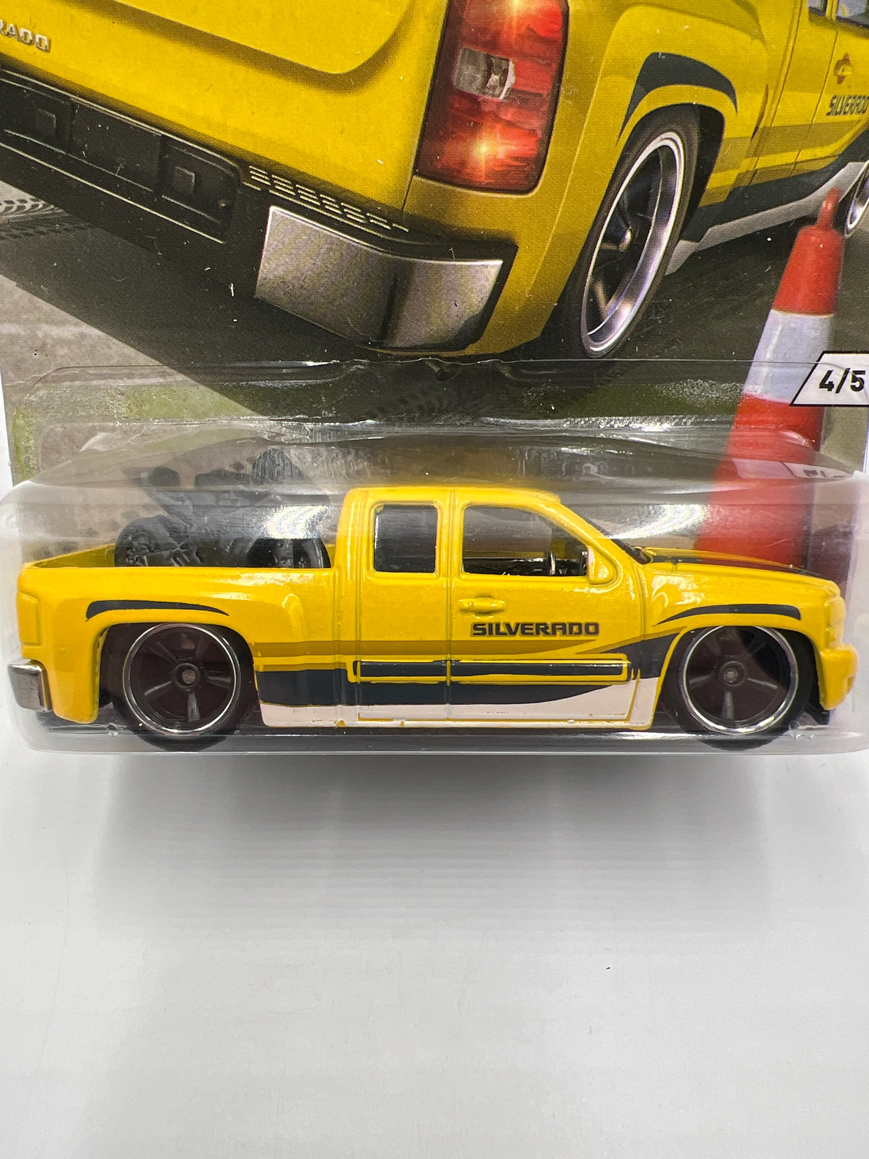 Hot Wheels Car Culture Trucks #4 Chevy Silverado Yellow W/Protector - Image 3