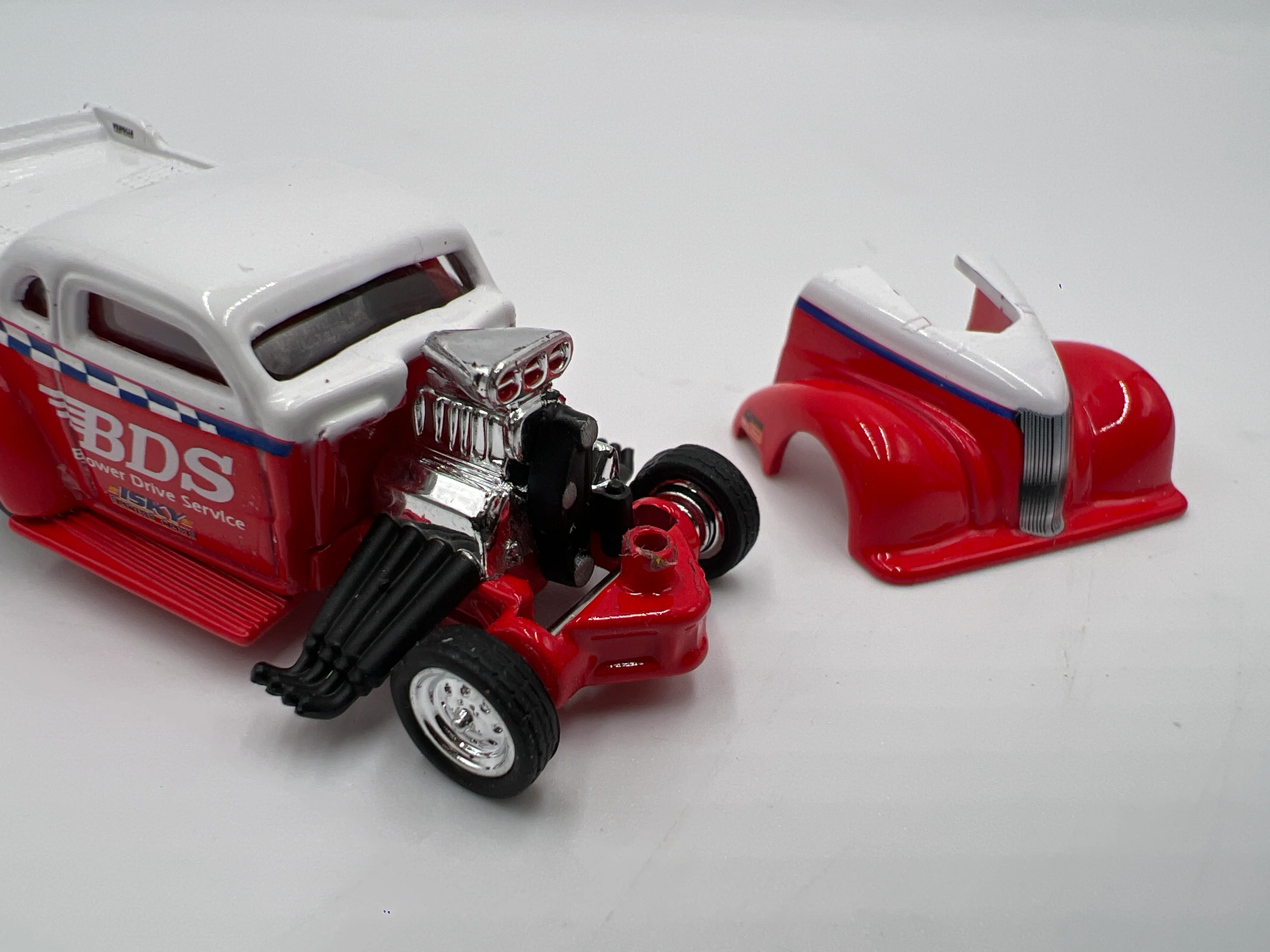 Hot Wheels Collectibles 1/64 Cool N Custom 37 Pro Mod Chevy Red/White Loose - Image 3