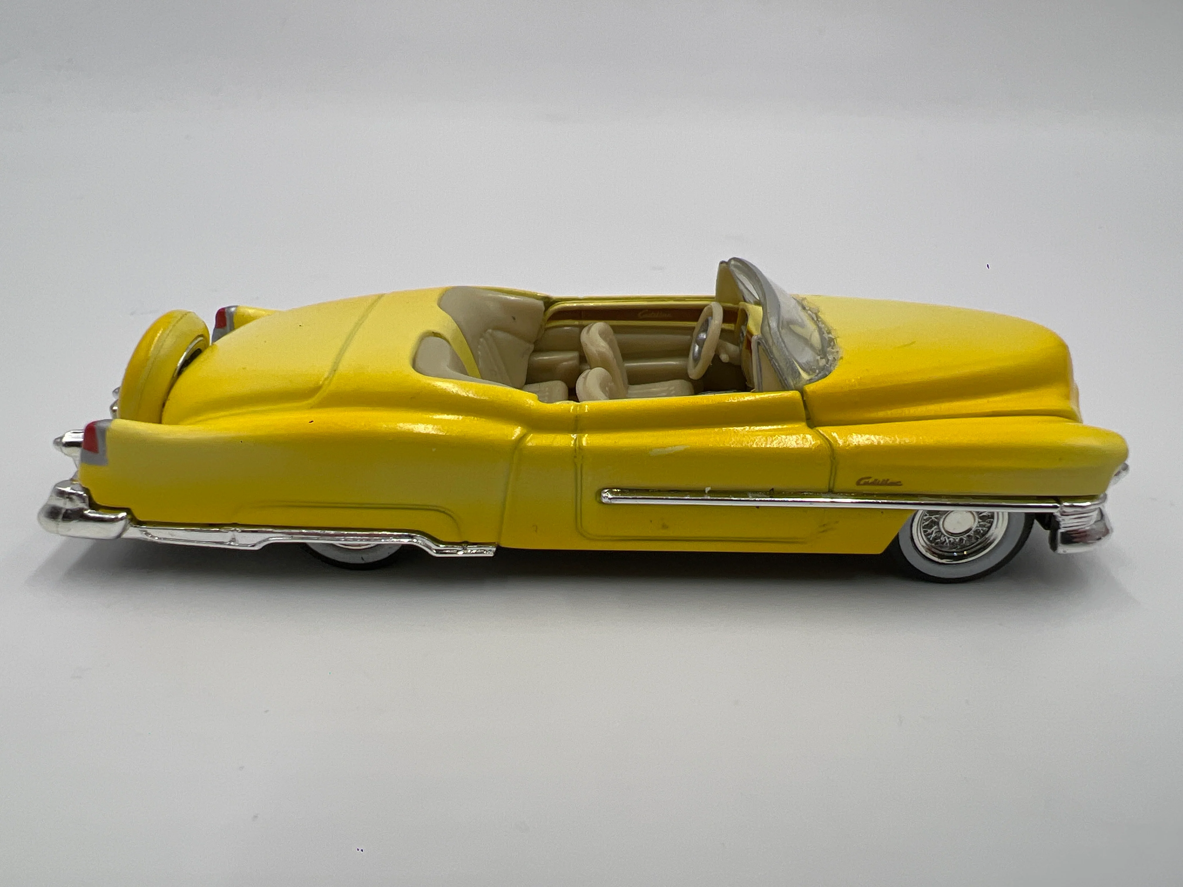 Hot Wheels Collectibles 1/64 Legends John D’Agostino 1953 Cadillac Eldorado Biarritz Yellow Loose - Image 4