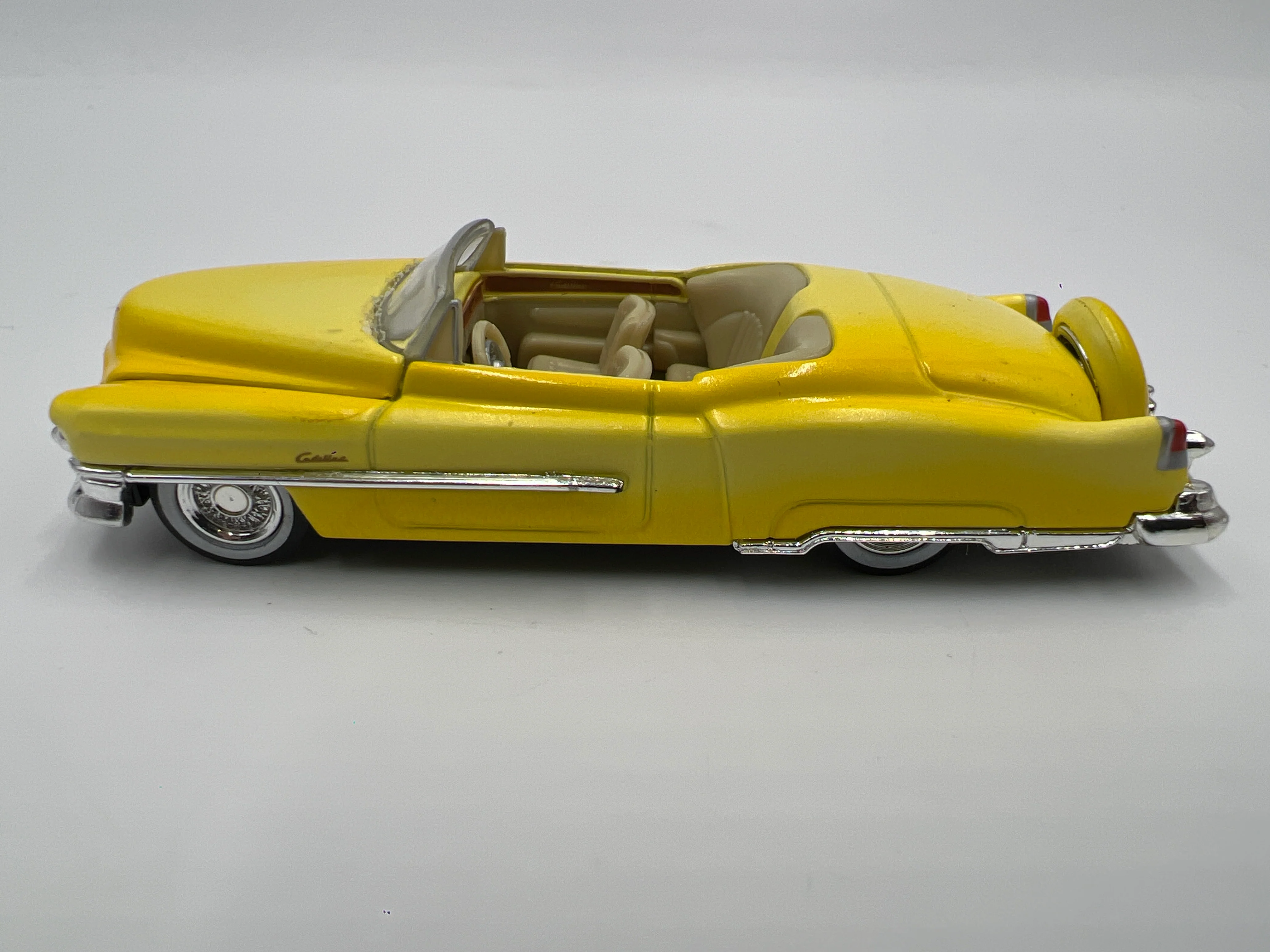Hot Wheels Collectibles 1/64 Legends John D’Agostino 1953 Cadillac Eldorado Biarritz Yellow Loose - Image 5