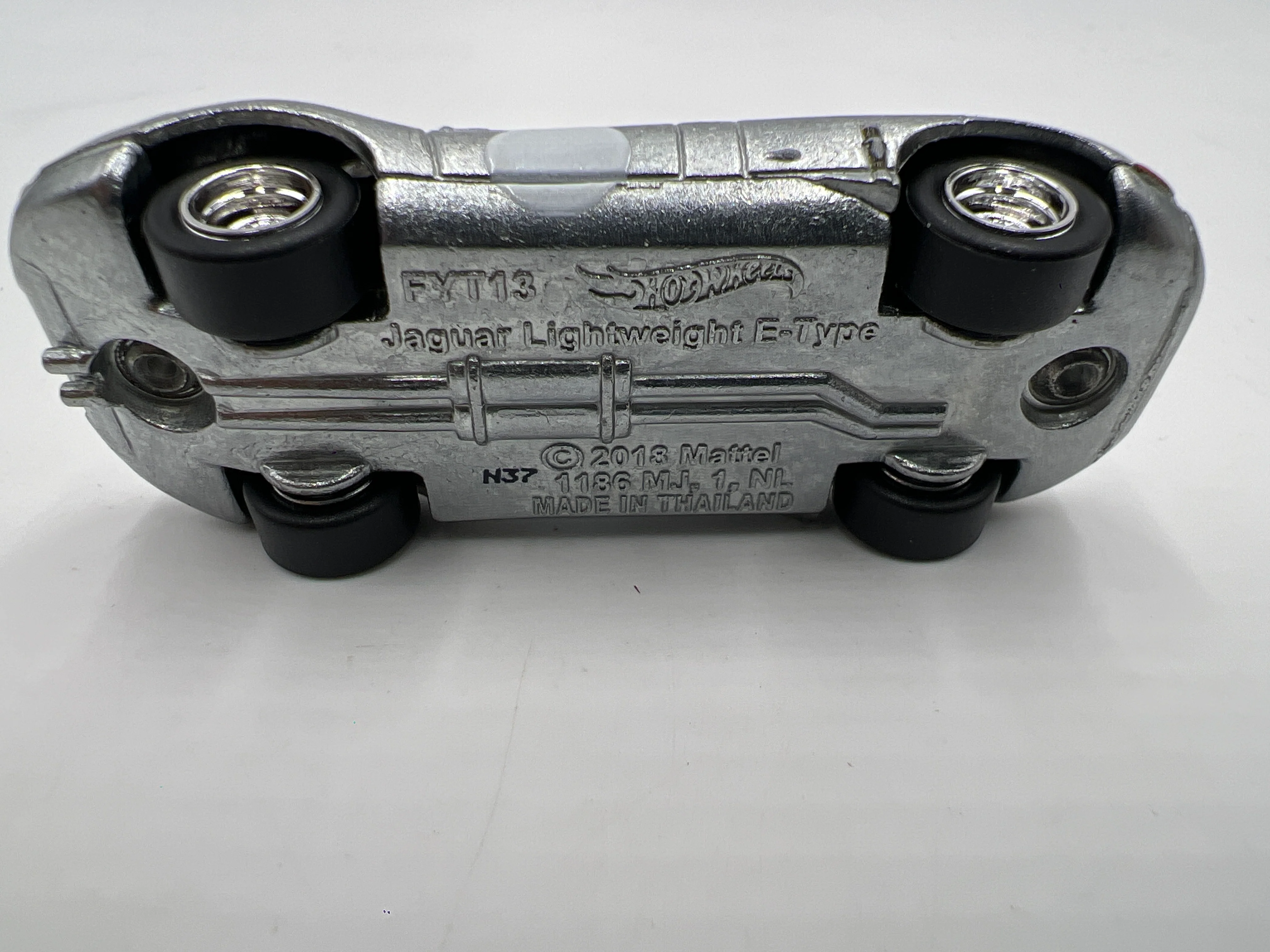 Hot Wheels Diorama Premium Jaguar Lightweight E-Type Silver Loose - Image 6