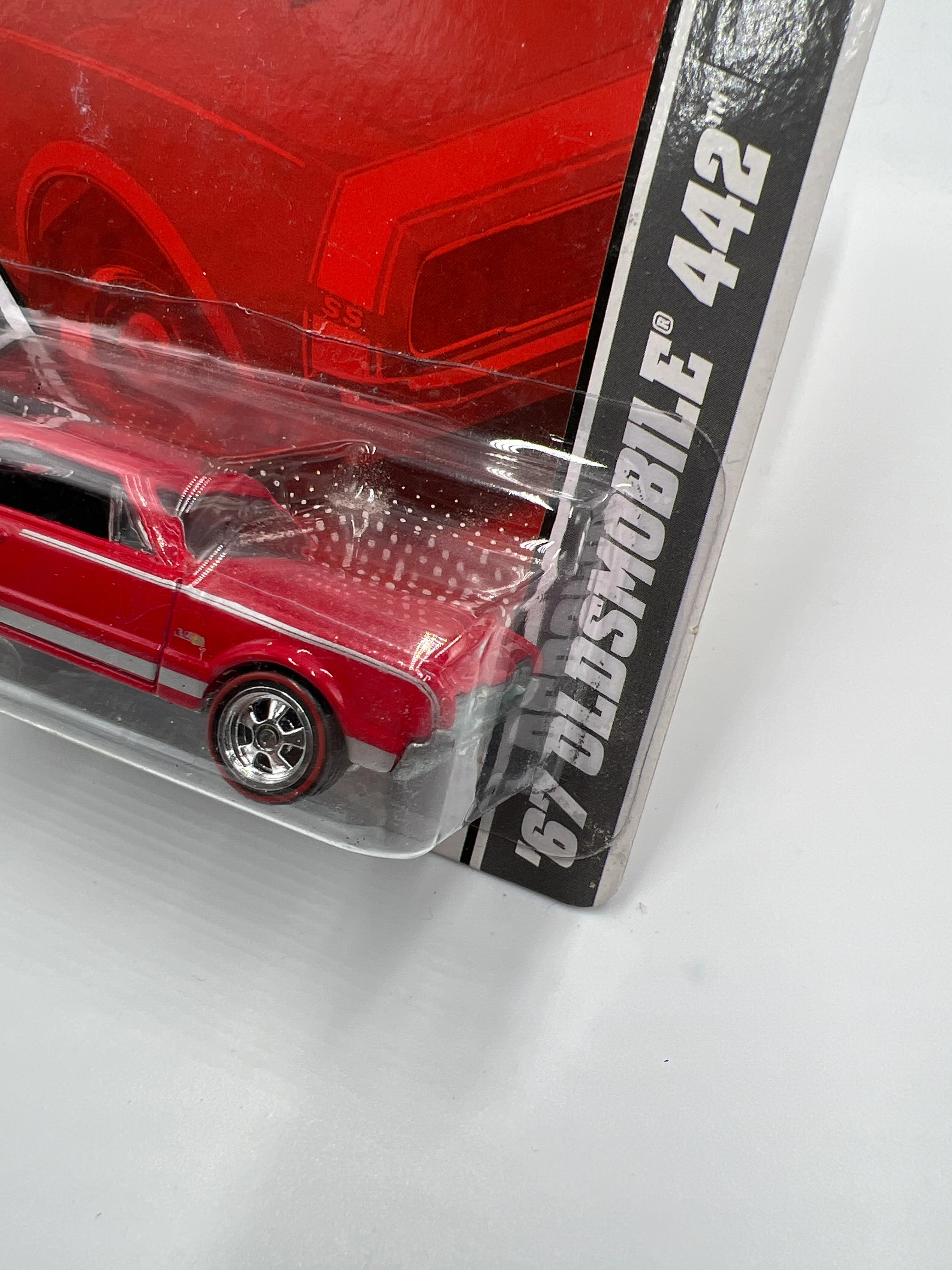 Hot Wheels Garage Premium #13 67 Oldsmobile 442 Red W/Protector - Image 4