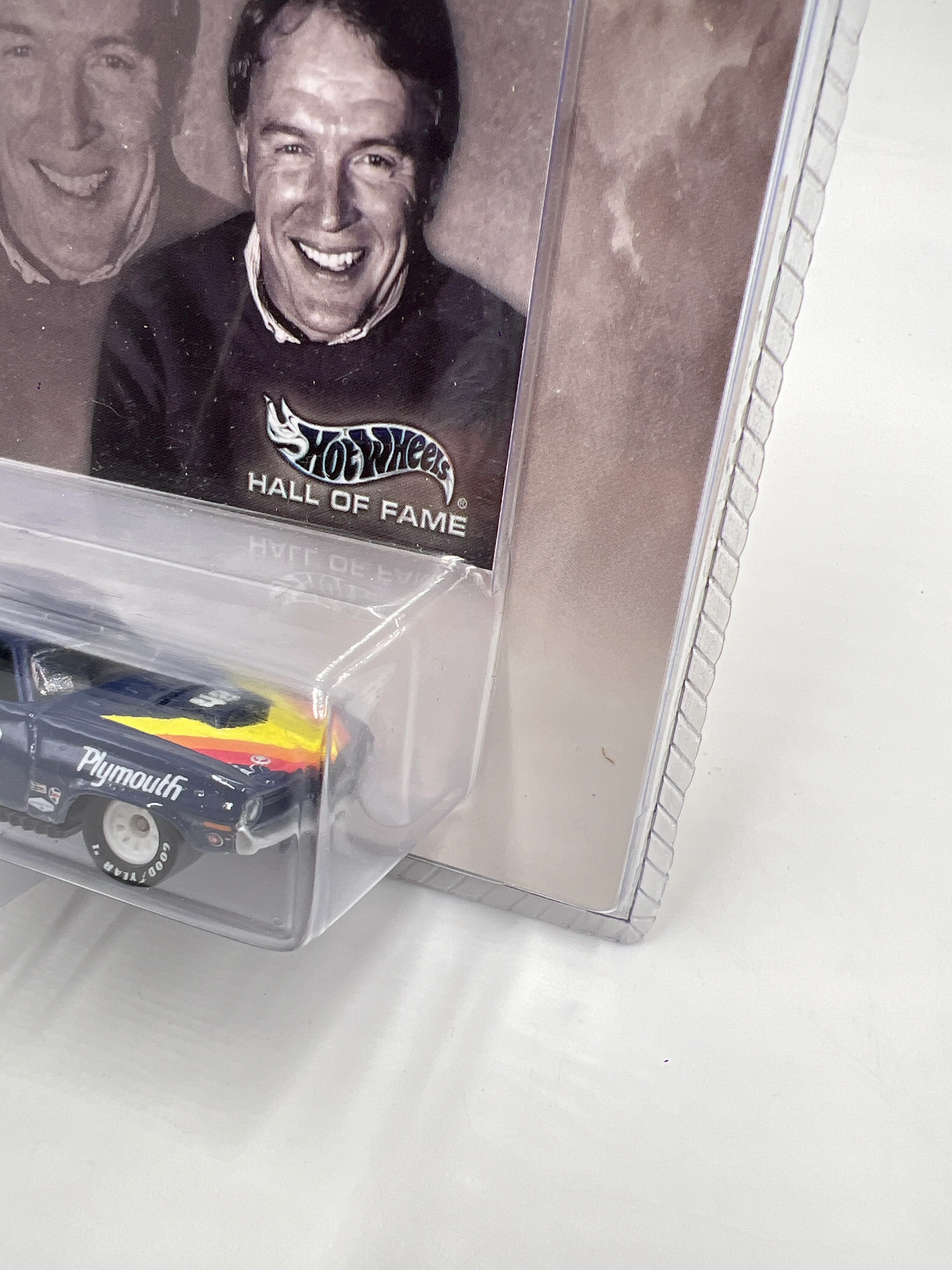Hot Wheels Hall of Fame Legends Dan Gurney 1970 Plymouth AAR Cuda #48 Dark Blue - Image 4