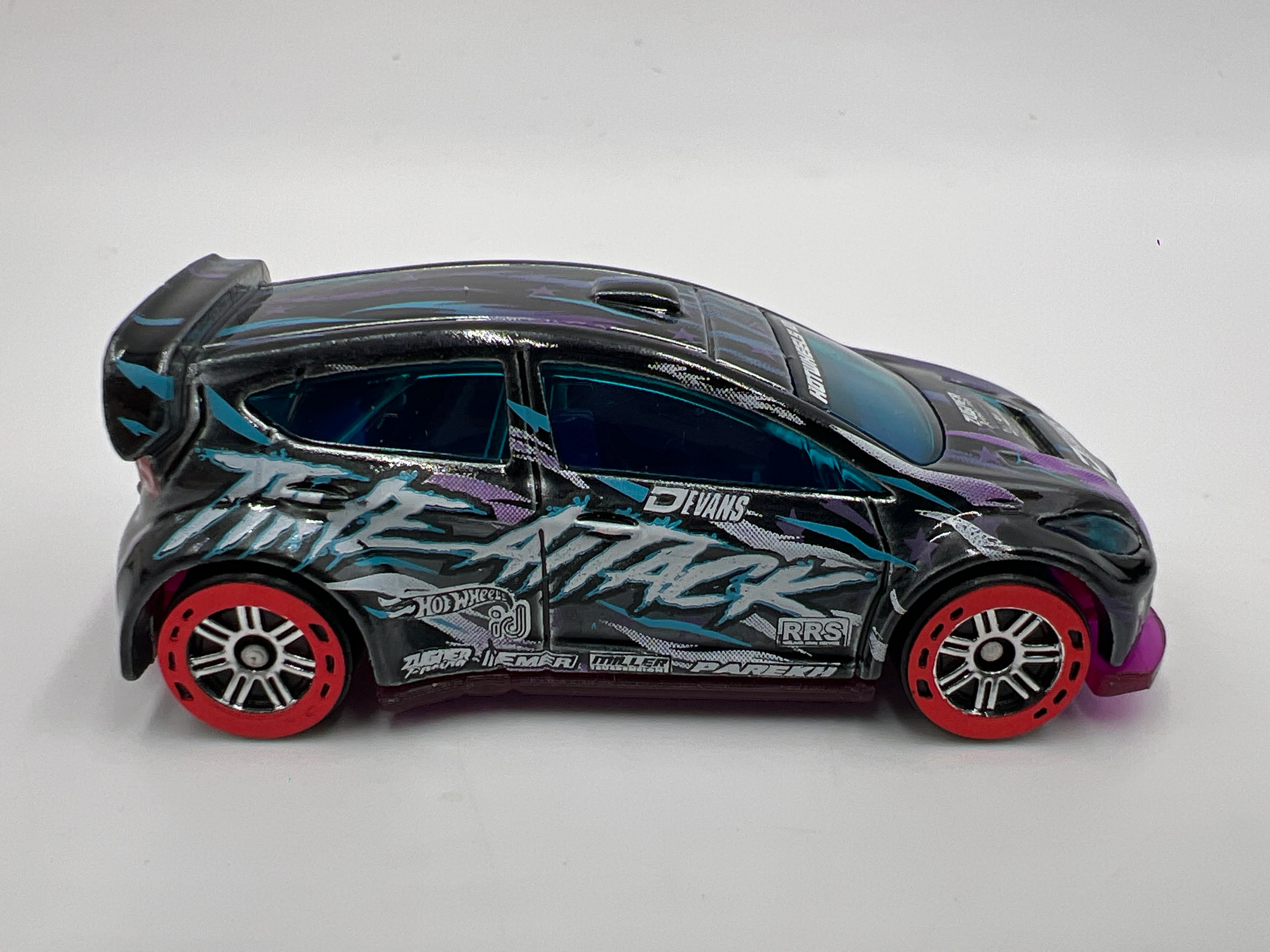 Hot Wheels iD Drift Domination Series 2 #2 12 Ford Fiesta Opened - Image 4