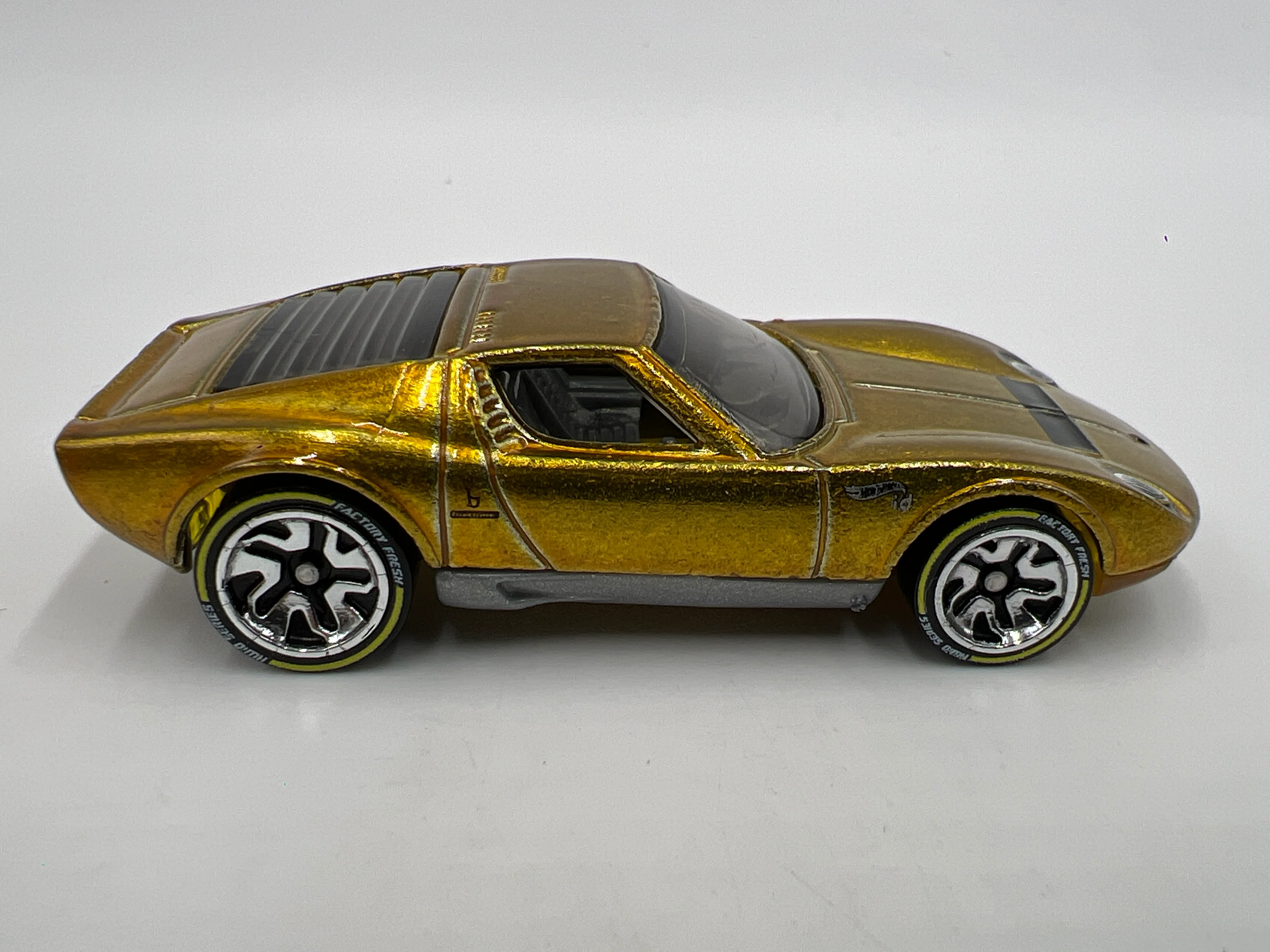 Hot Wheels iD Factory Fresh Series 1 #3 71 Lamborghini Miura P400 SV Gold - Image 4