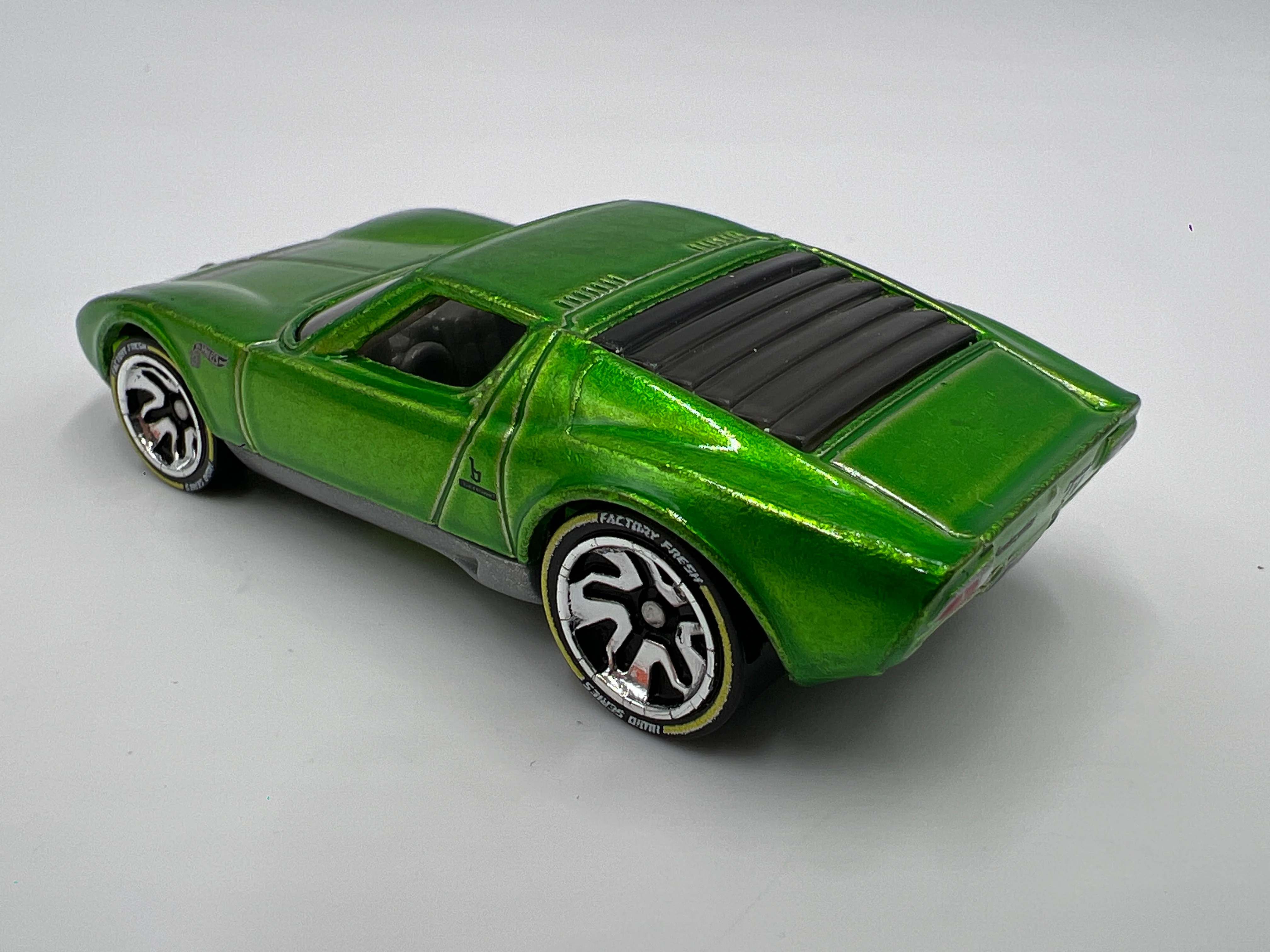 Hot Wheels iD Factory Fresh Series 2 #1 71 Lamborghini Miura P400 SV Green - Image 3