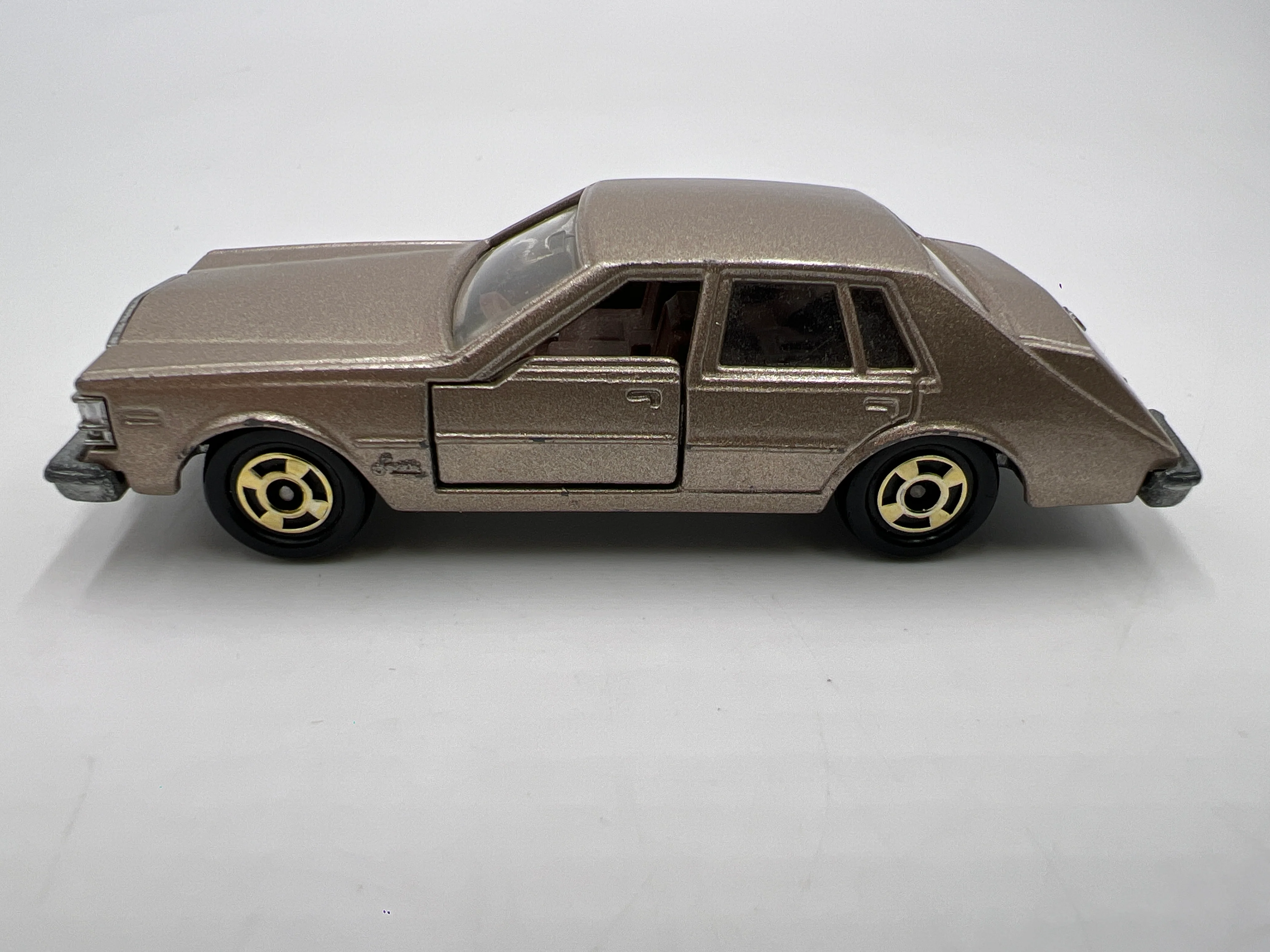 Tomica No. F45 Cadillac Seville Gold Loose - Image 5
