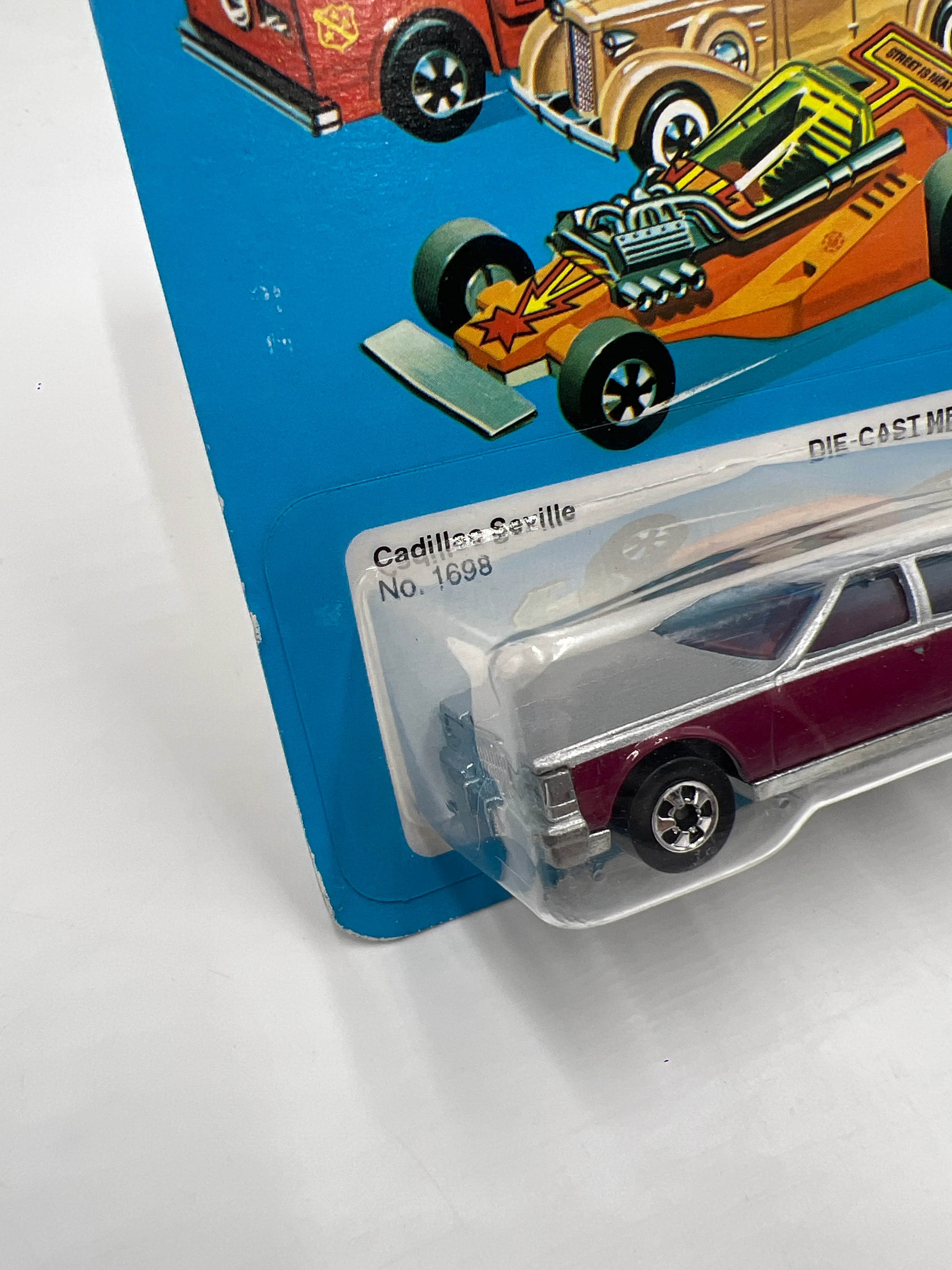 Hot Wheels Original 1982 #1698 Cadillac Seville Unpunched W/Protector - Image 4