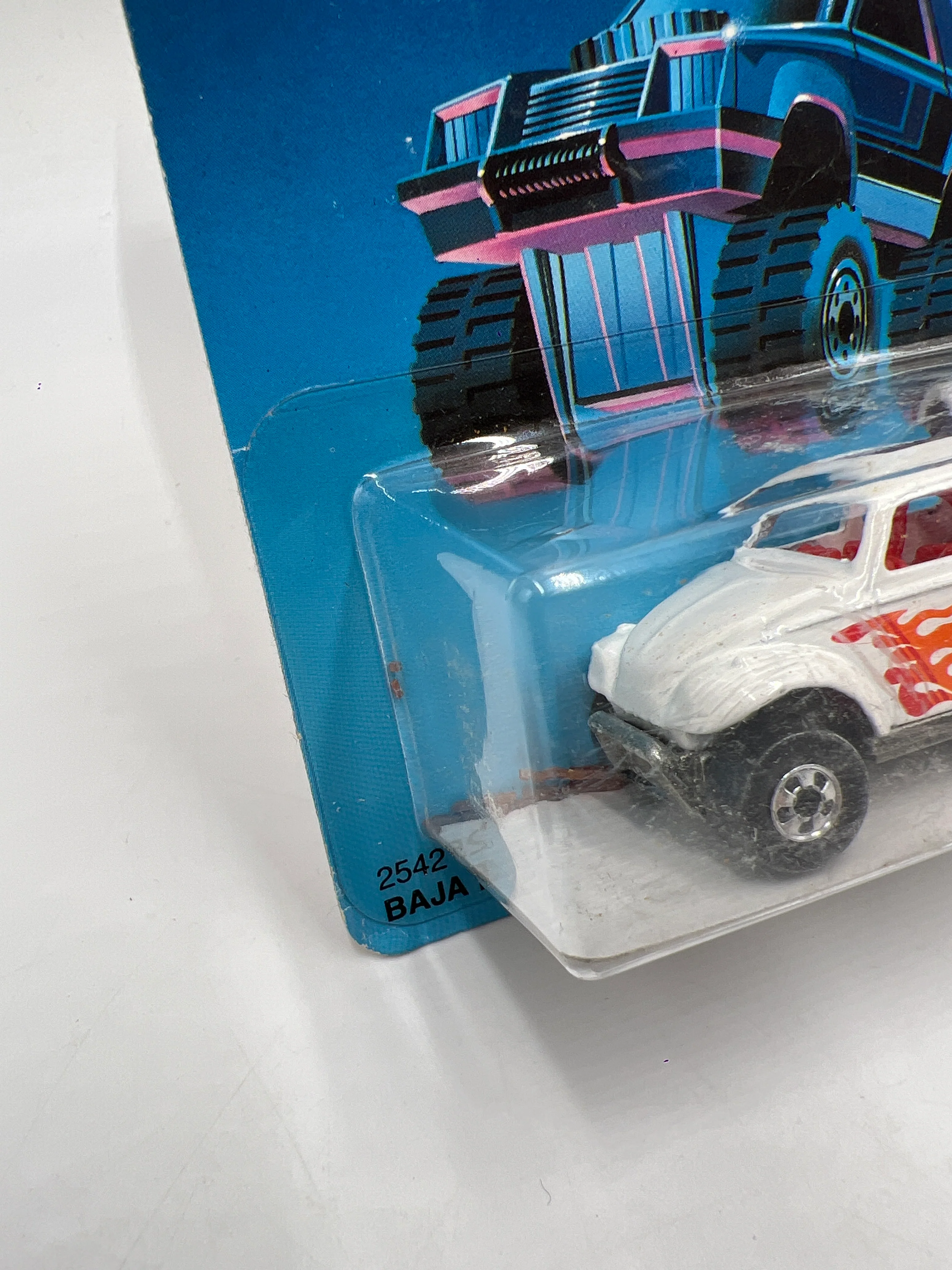 Hot Wheels Original 1986 Trailbusters Baja Bug White Unpunched W/Protector - Image 4