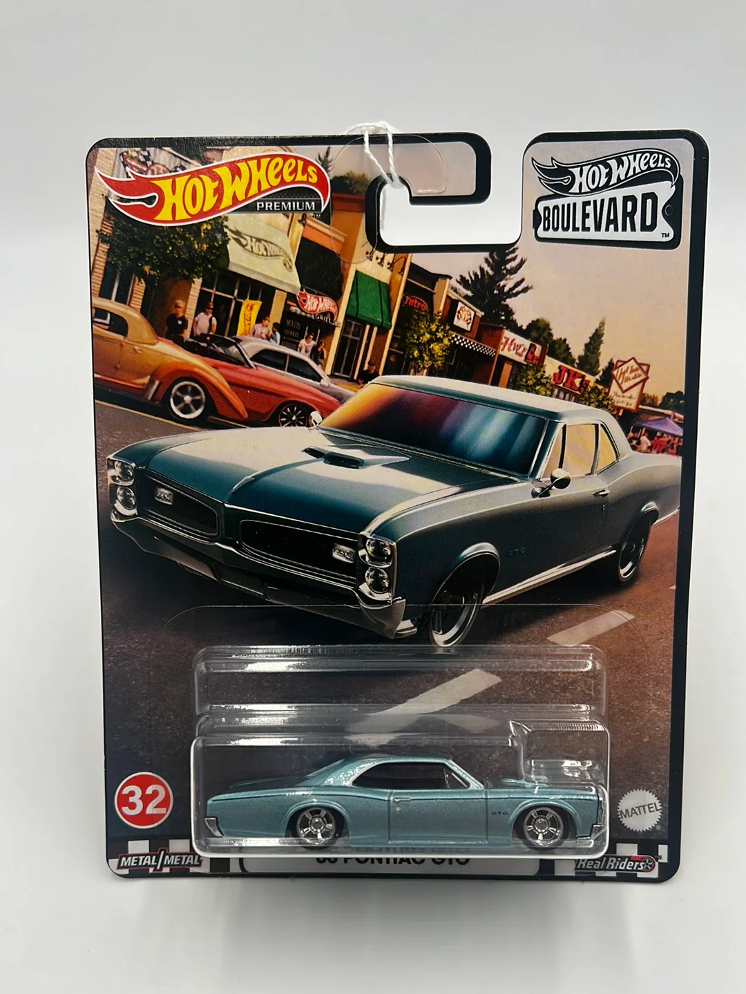 Hot Wheels Premium Boulevard #32 ‘66 Pontiac GTO *Card Off Center* 260G - Image 2