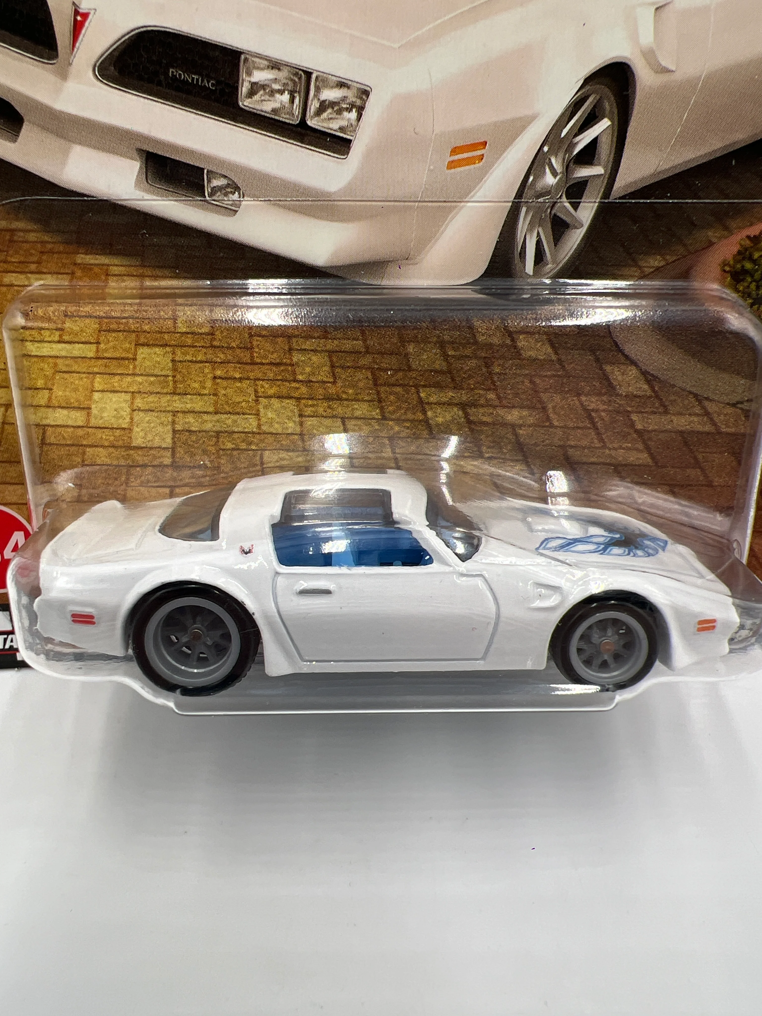 Hot Wheels Premium Boulevard #134 77 Pontiac Firebird TA White 260C - Image 2