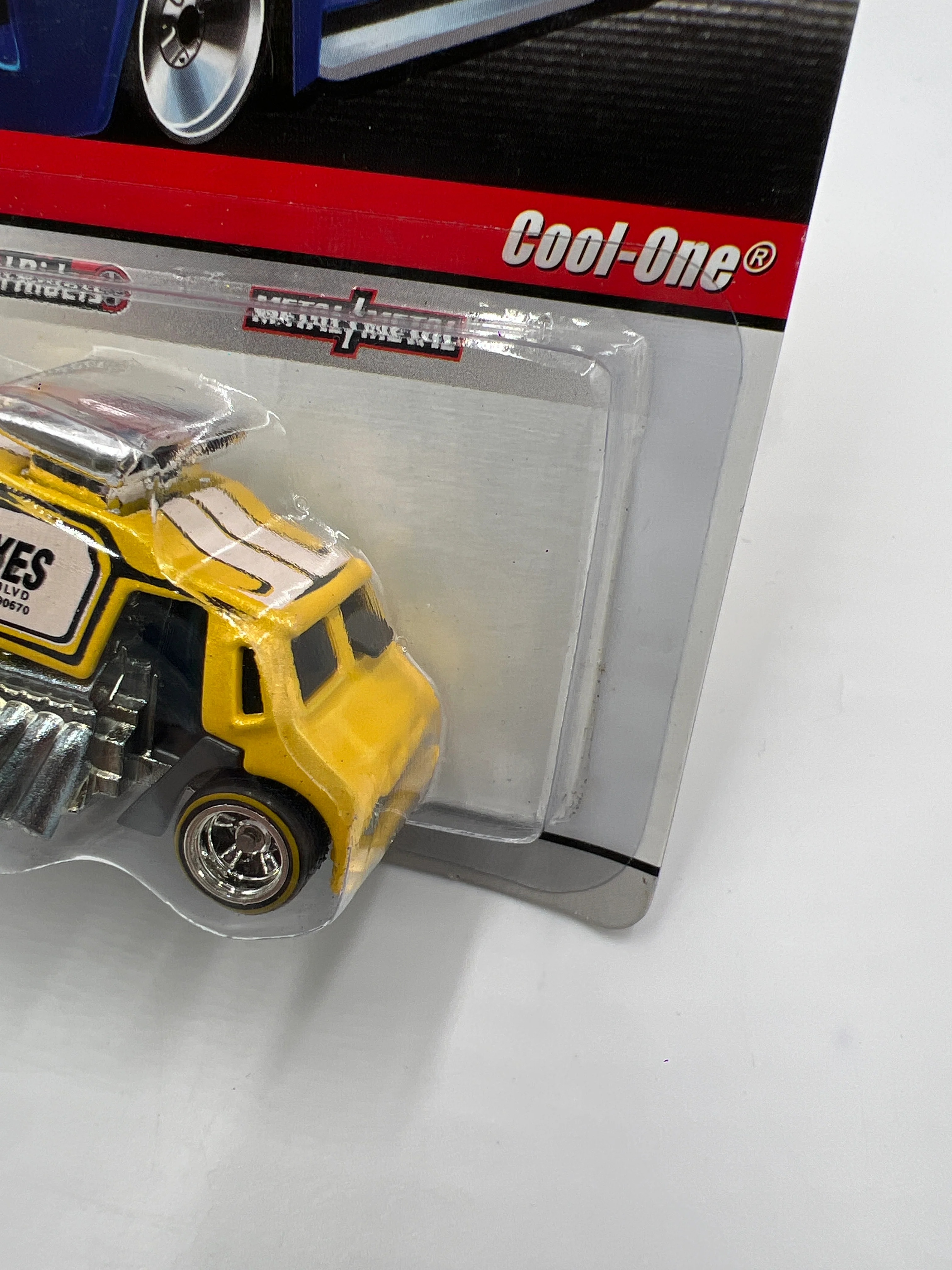 Hot Wheels Premium Delivery Series #16 Cool One Mooneyes Yellow - Image 4