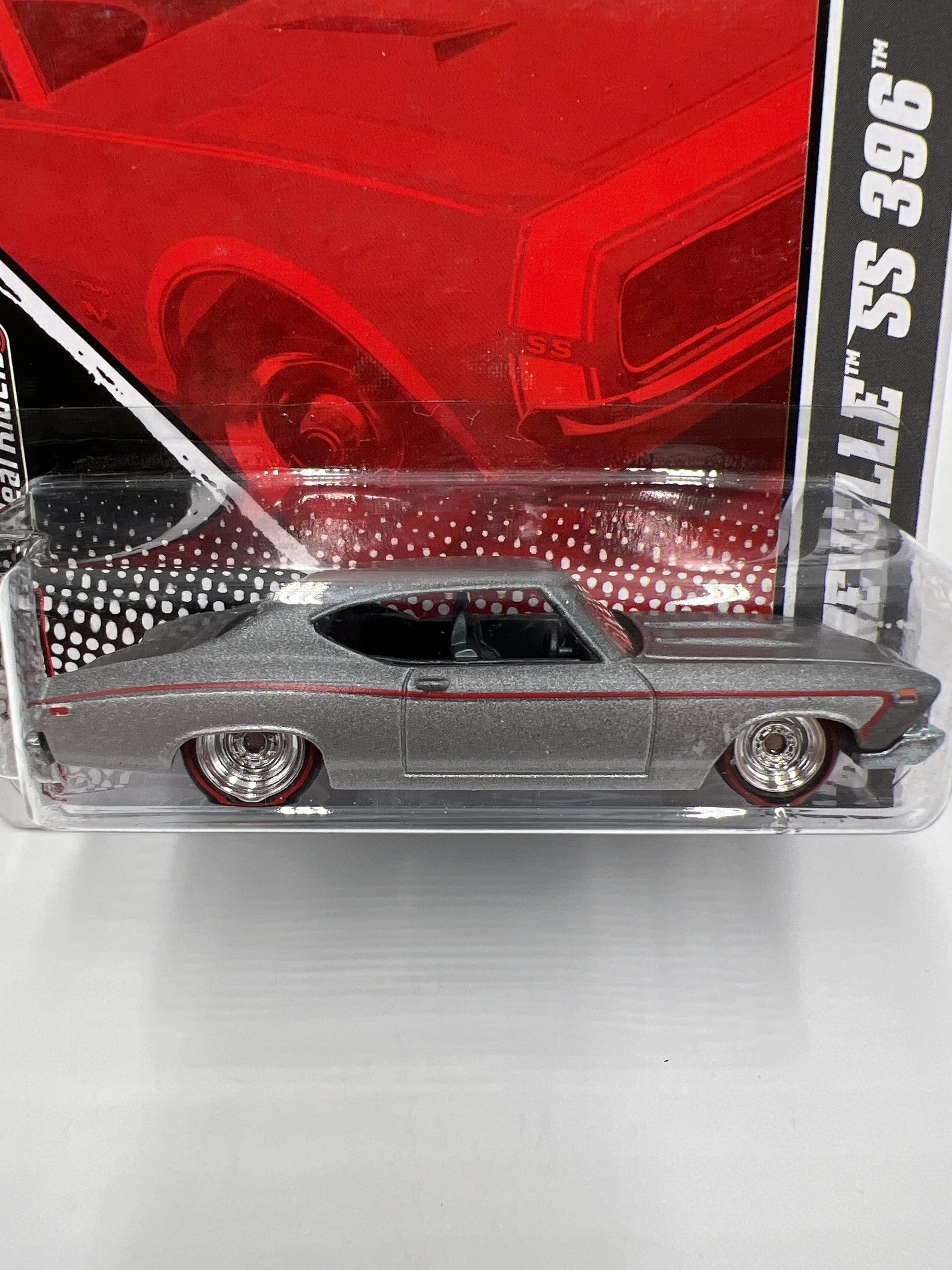 Hot Wheels Premium Garage Series #20 69 Chevelle SS 396 Silver W/Protector - Image 3