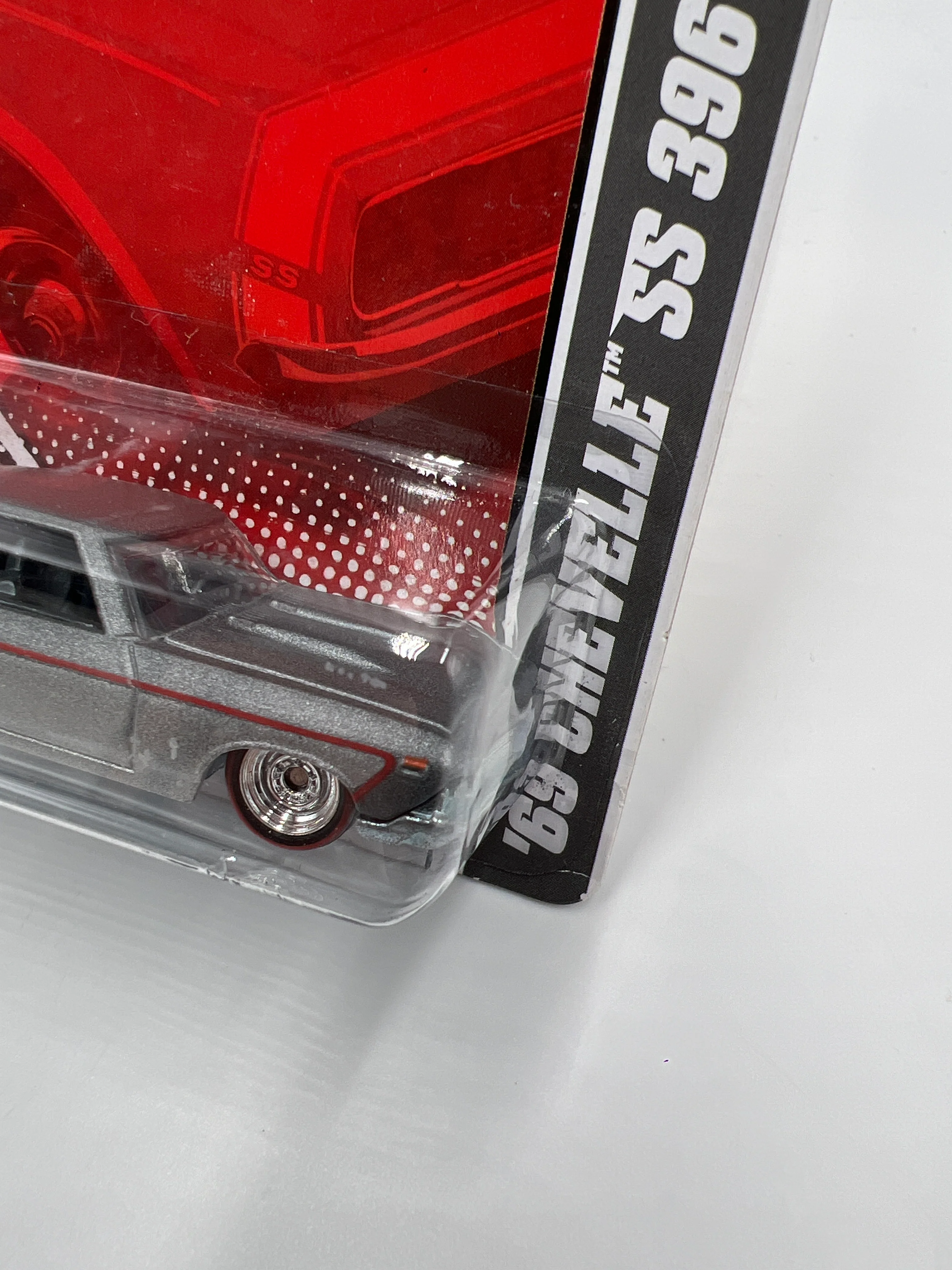 Hot Wheels Premium Garage Series #20 69 Chevelle SS 396 Silver W/Protector - Image 4