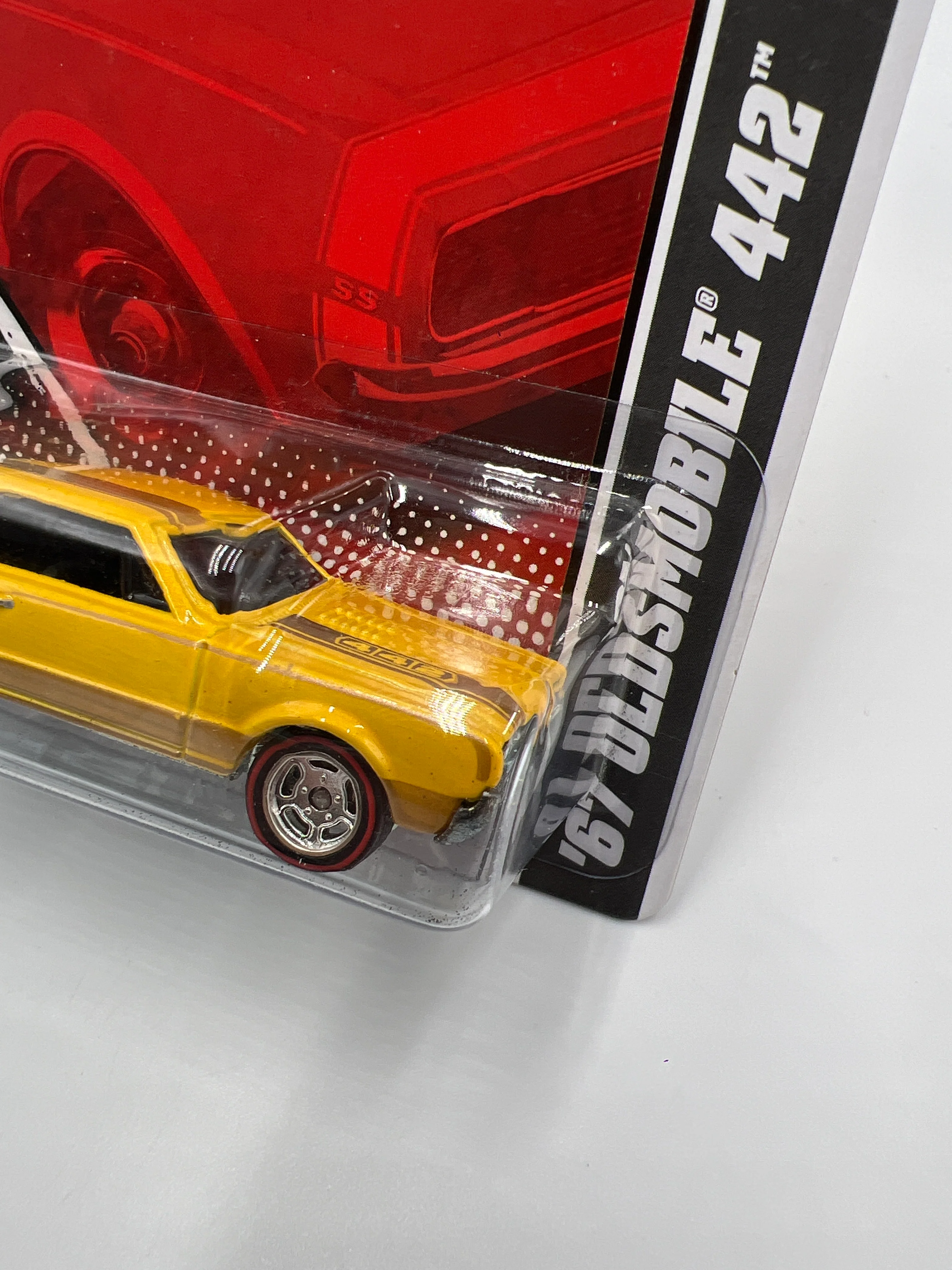Hot Wheels Premium Garage Series #13 67 Oldsmobile 442 Yellow W/Protector - Image 4