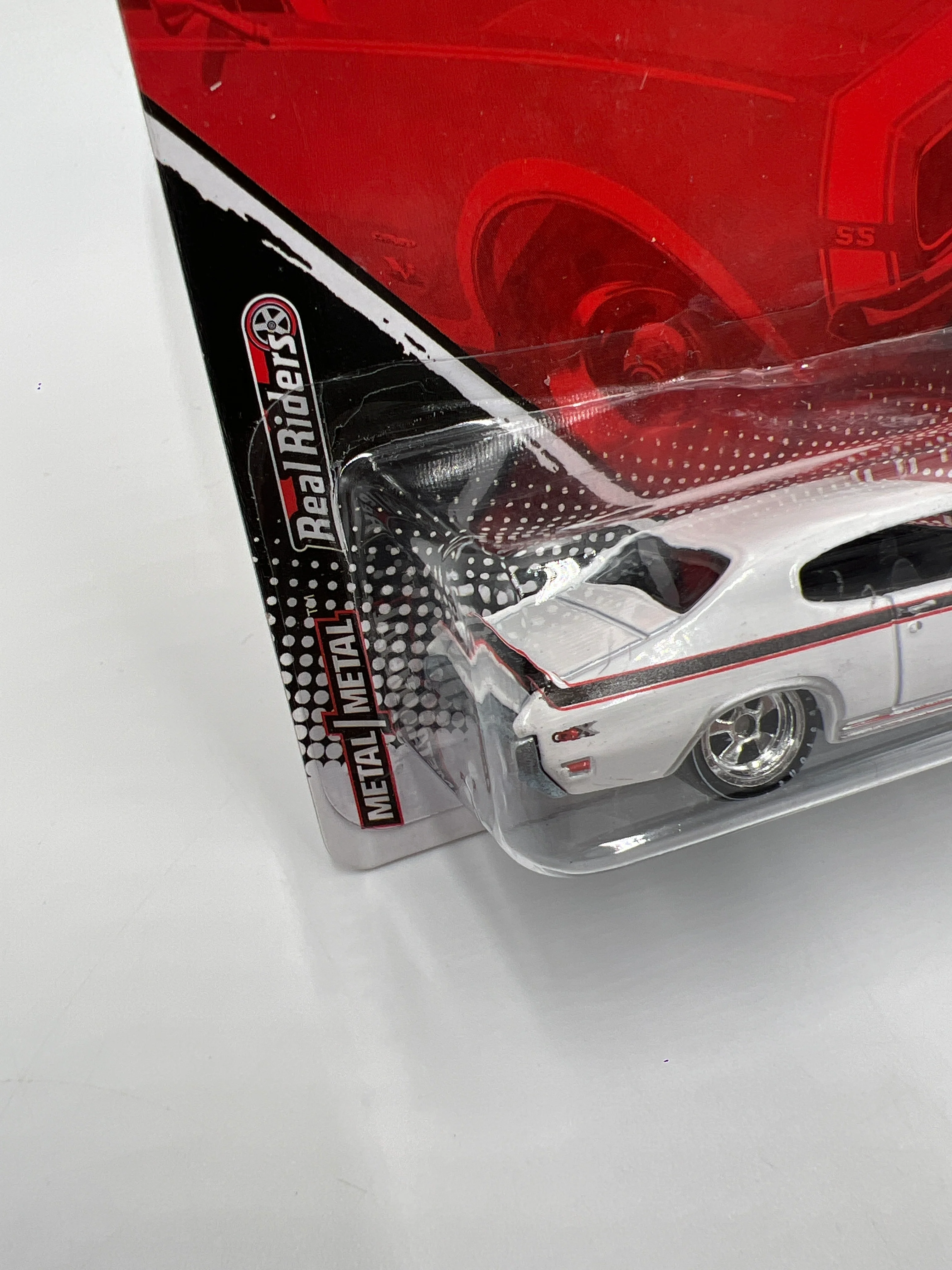 Hot Wheels Premium Garage Series #16 70 Buick GSX White W/Protector - Image 5
