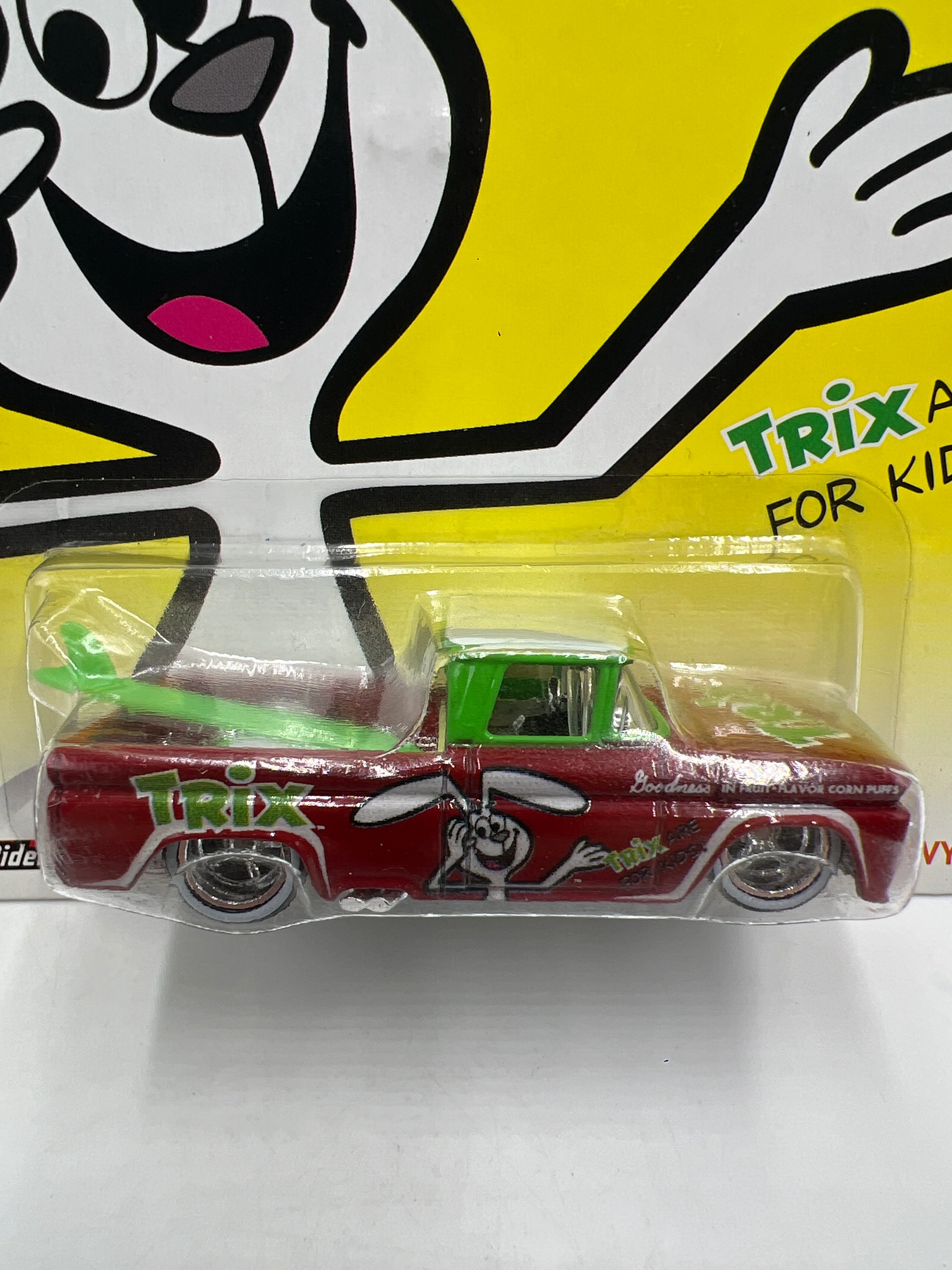 Hot Wheels Premium General Mills Trix Custom 62 Chevy Red W/Protector - Image 2
