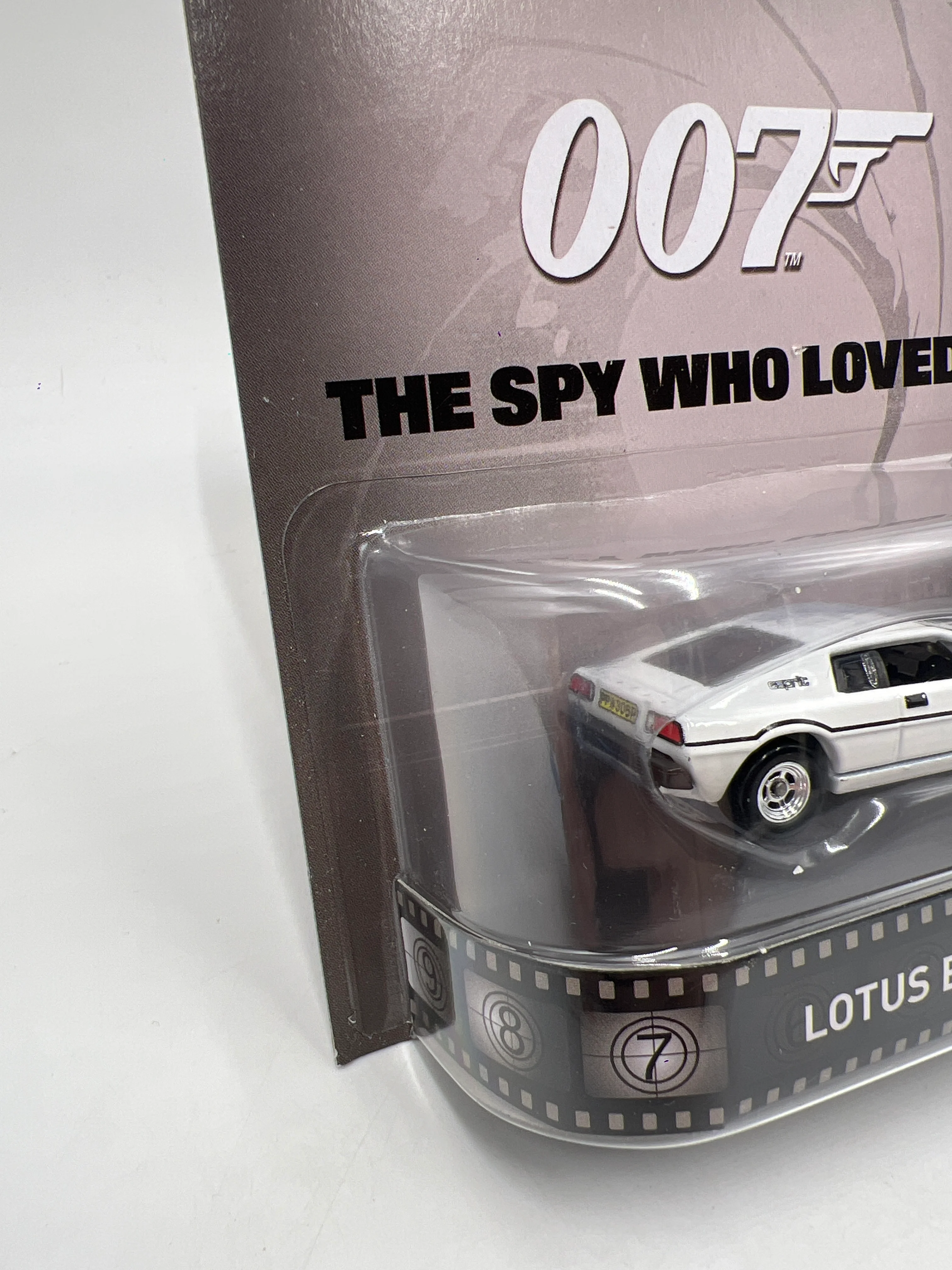 Hot Wheels Premium Retro Entertainment 007 The Spy Who Loved Me Lotus Espirit S1 White - Image 4