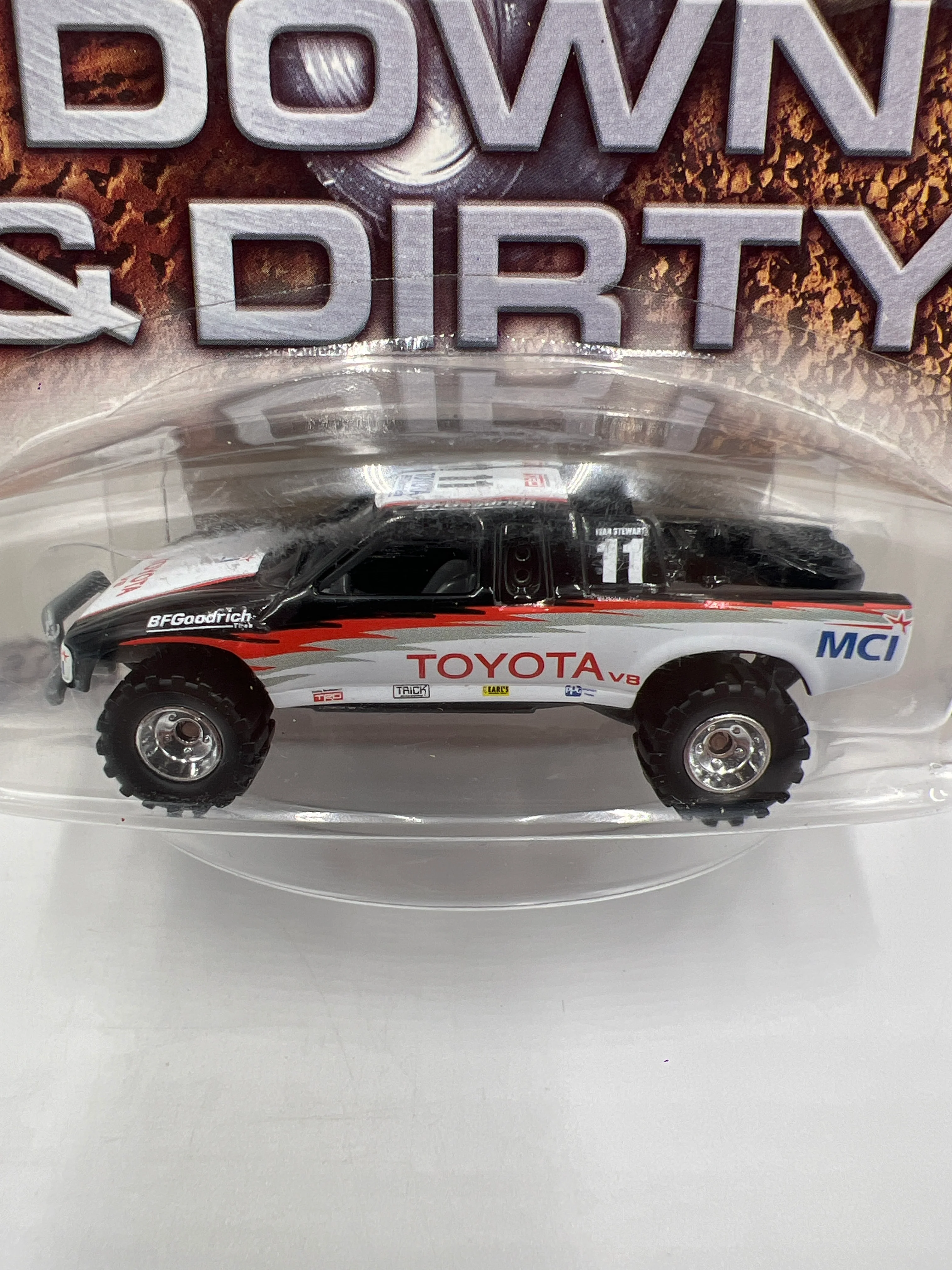 Hot Wheels Premium Down & Dirty #3 Toyota Truck Black/White - Image 3