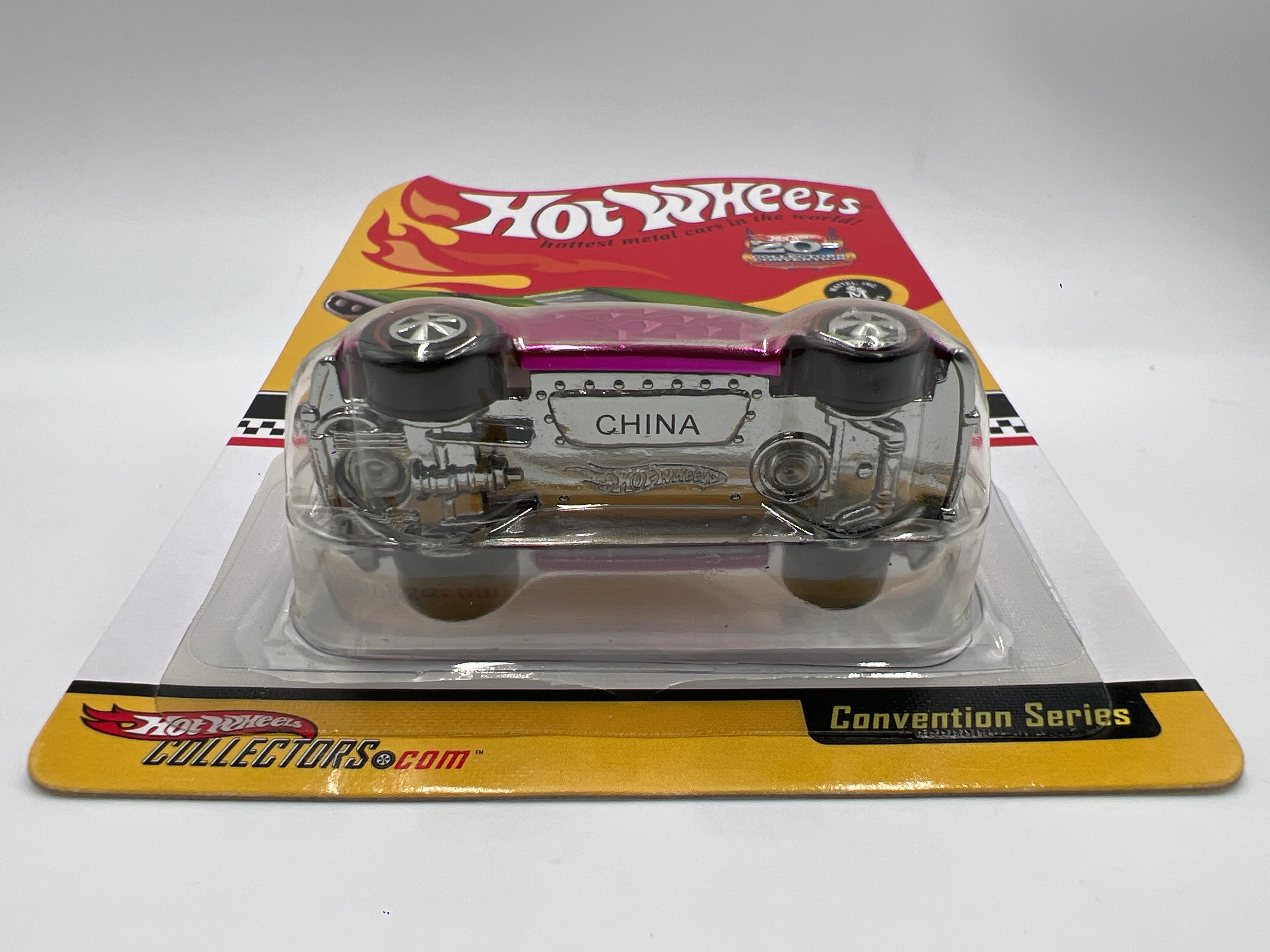 2006 Hot Wheels 20th Annual Collectors Convention 7466/10000 Volkswagen Bug Convertible Pink W/Protector - Image 6