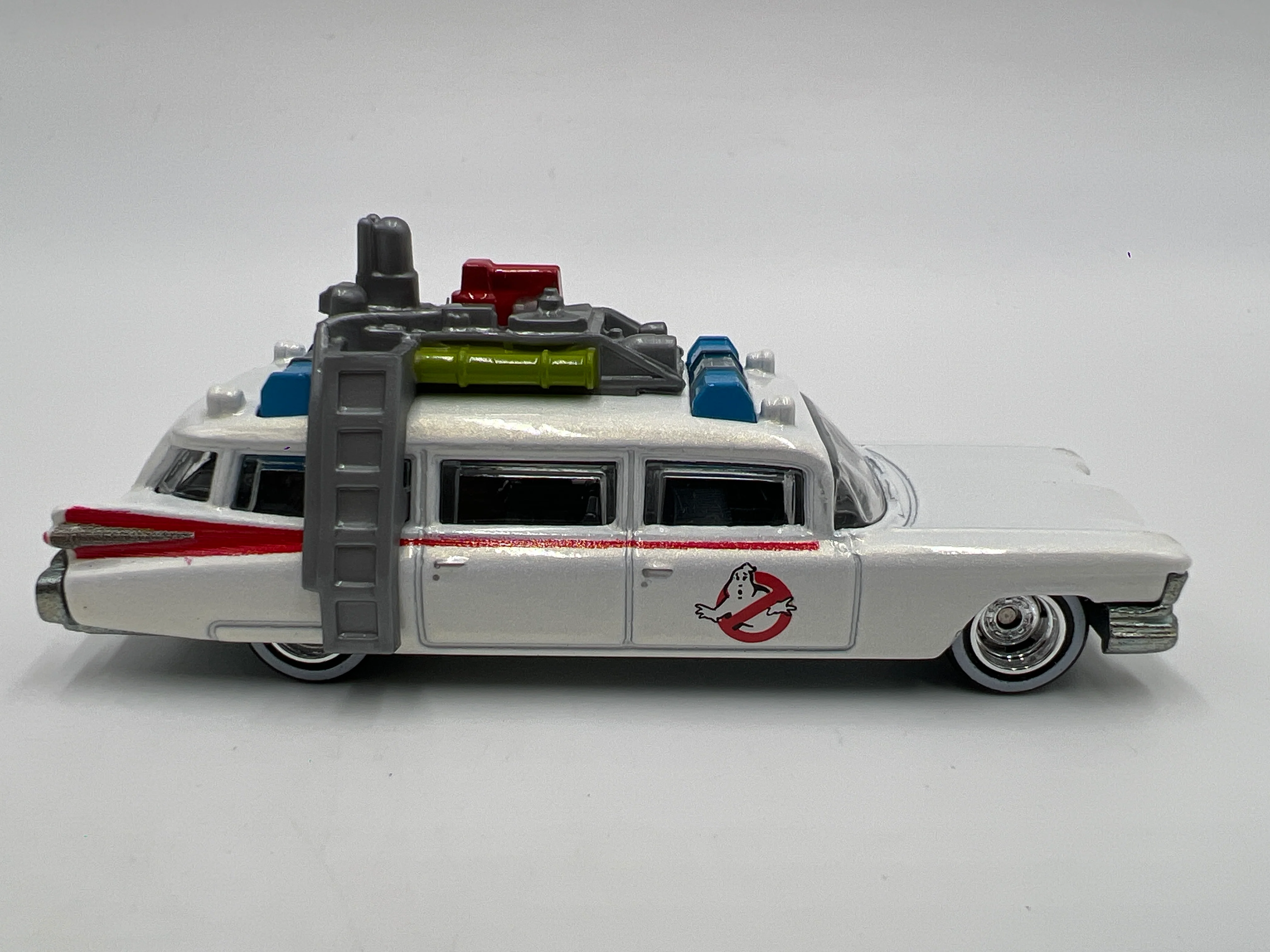 Hot Wheels 1/64 Premium Retro Entertainment Ghostbusters Ecto-1 White Loose - Image 3