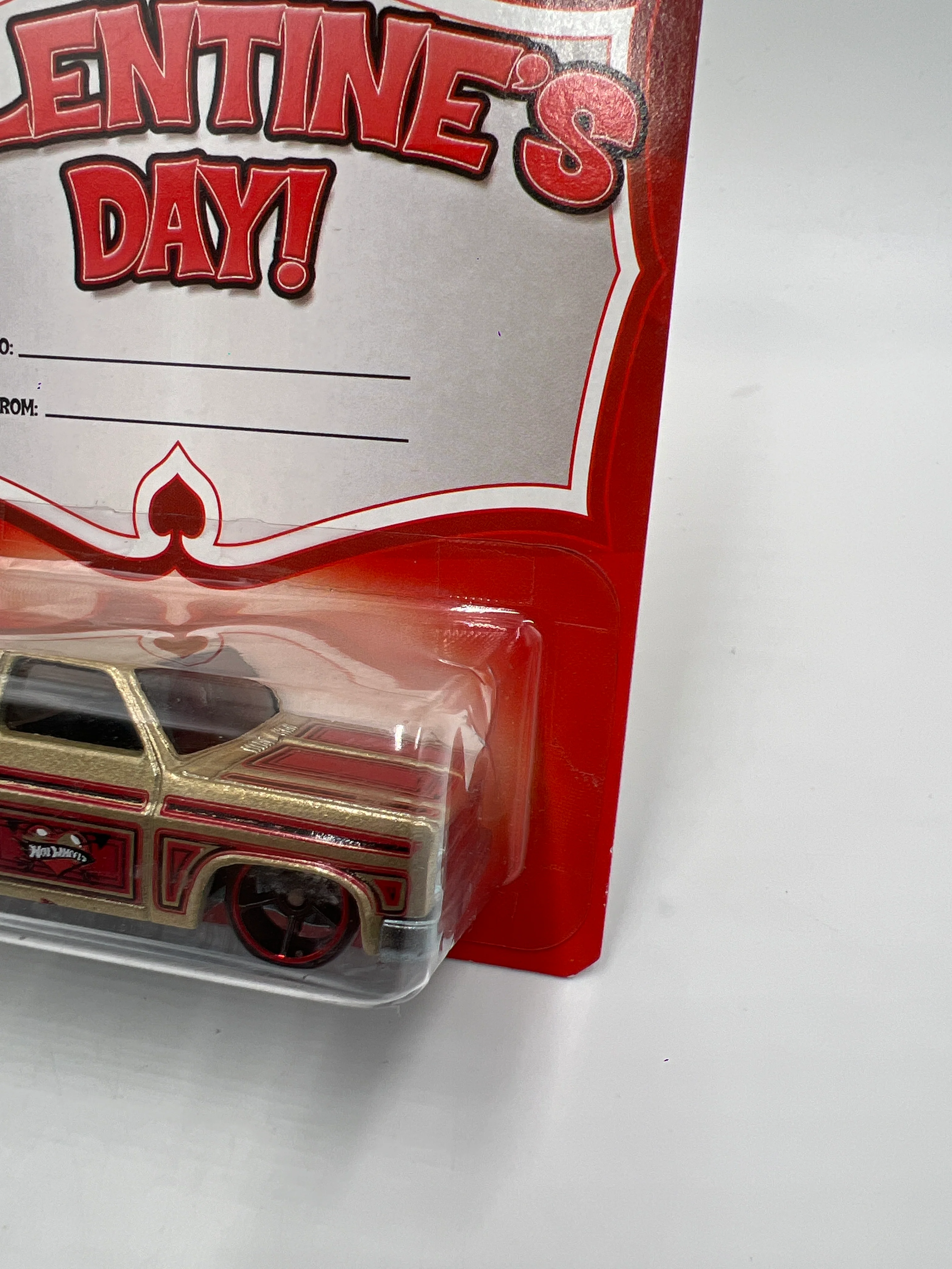 Hot Wheels Valentines Day Series 83 Silverado Gold/Red W/Protector - Image 3