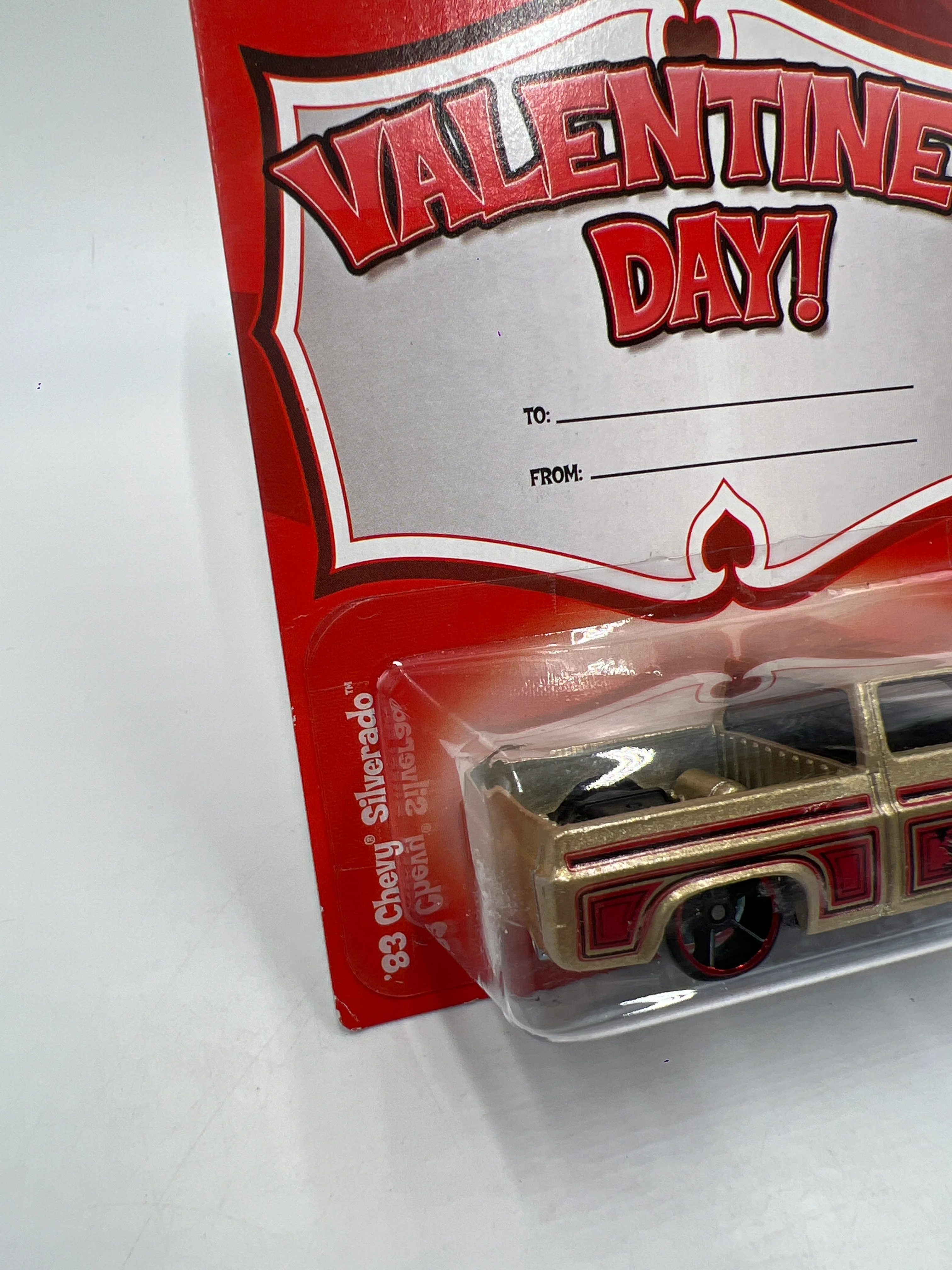 Hot Wheels Valentines Day Series 83 Silverado Gold/Red W/Protector - Image 4