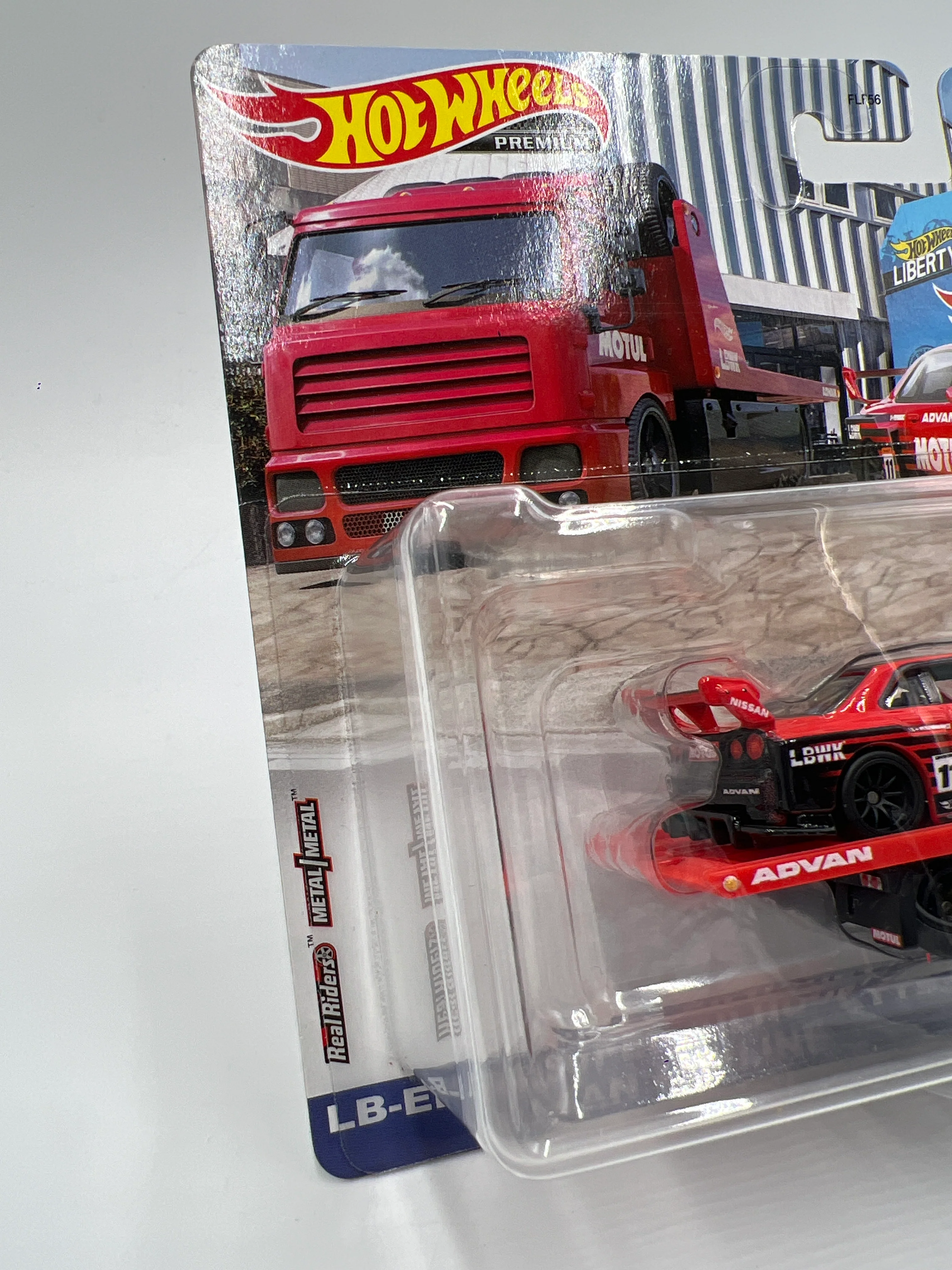 Hot Wheels Team Transport #44 Motul LB-ER34 Super Silhouette Nissan Skyline & Fleet Street W/Protector - Image 6