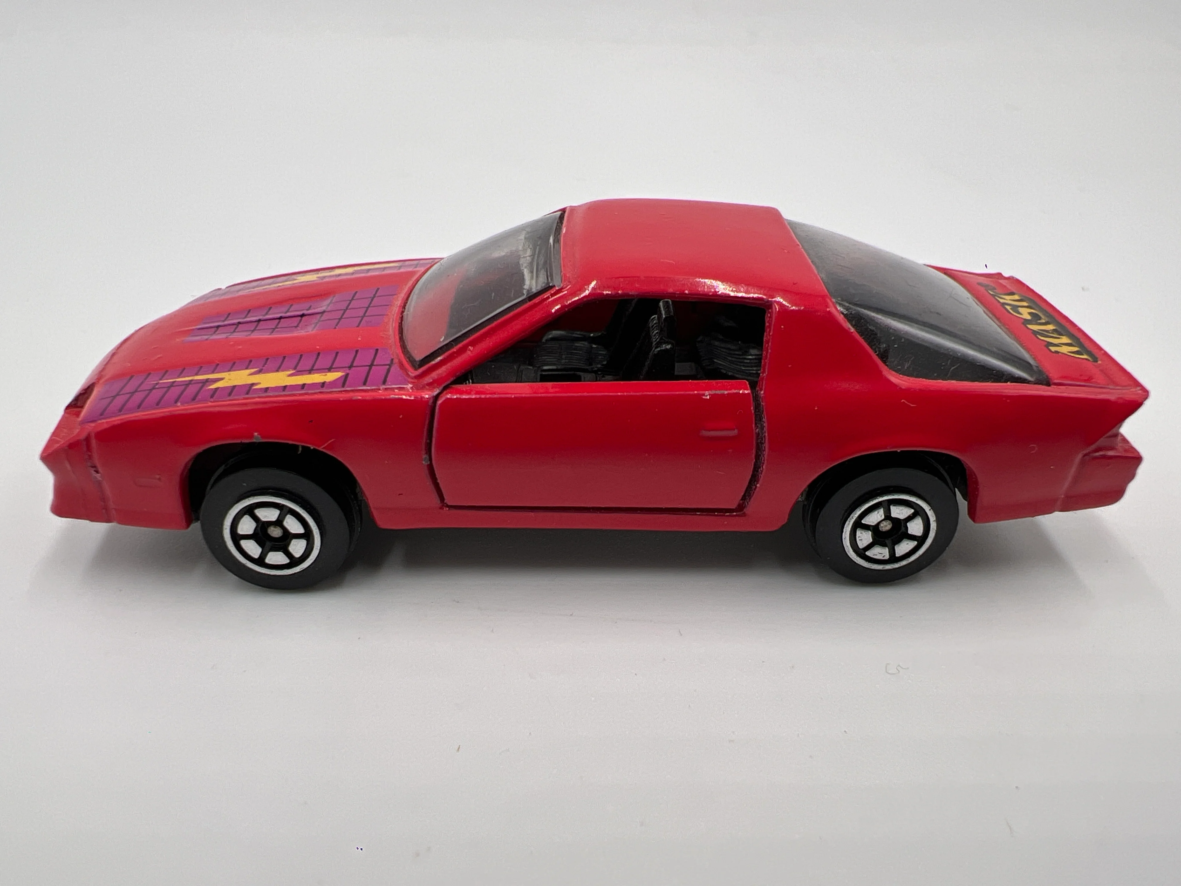 Yatming 1/64 1986 No. 1086 Mask 83 Camaro Red Loose - Image 5