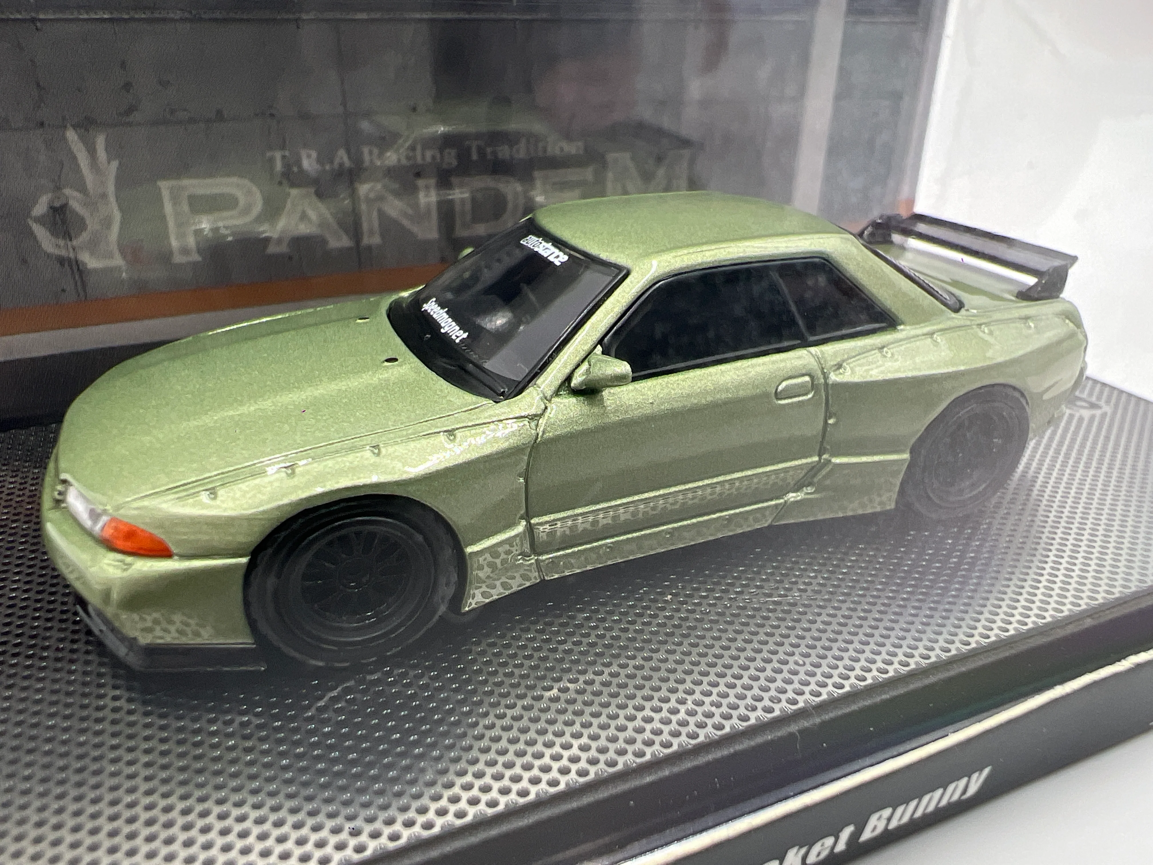 Inno64 1:64 Pandem/Rocket Bunny Nissan Skyline GT-R R32 Green - Image 3