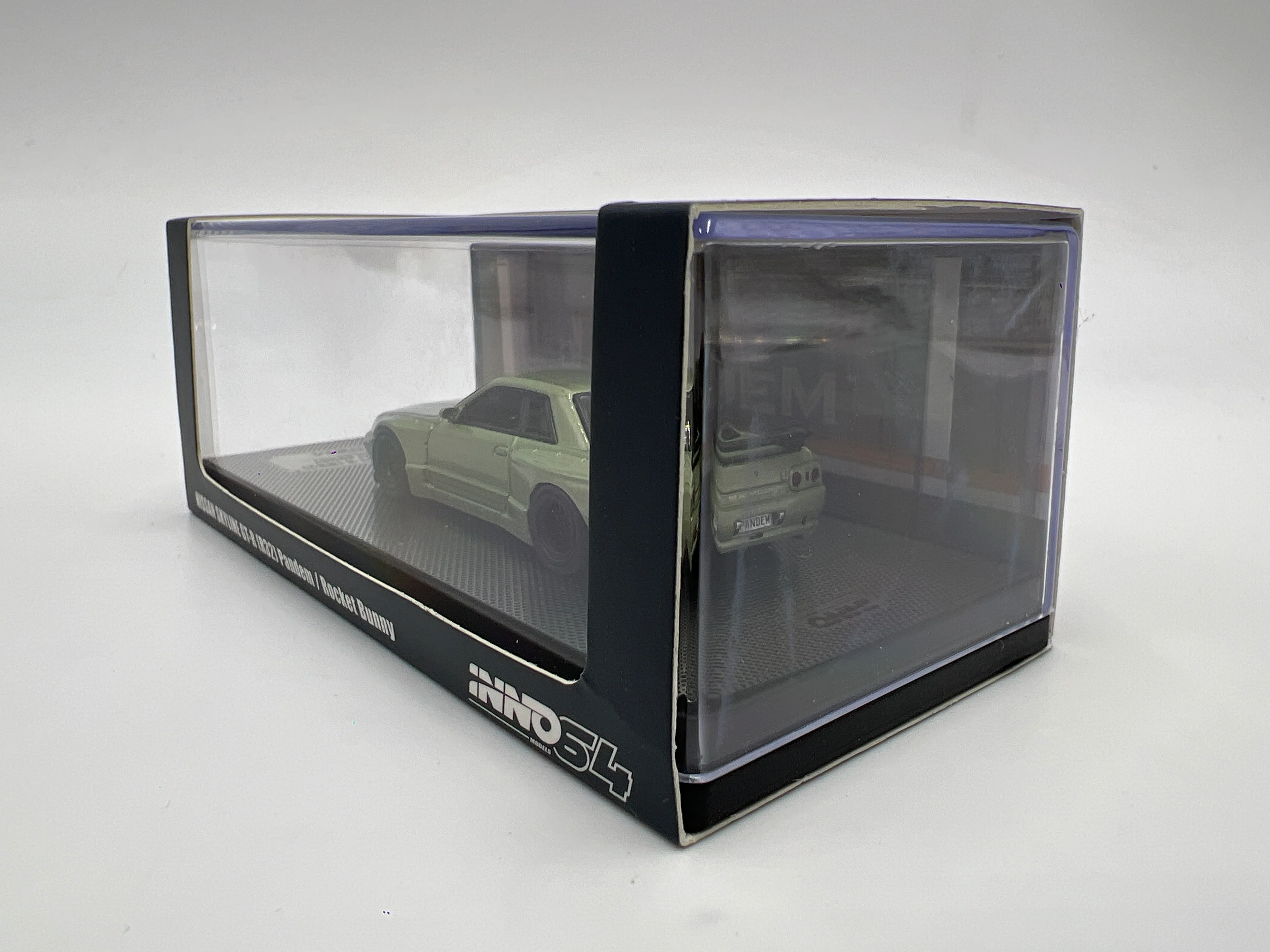 Inno64 1:64 Pandem/Rocket Bunny Nissan Skyline GT-R R32 Green - Image 5