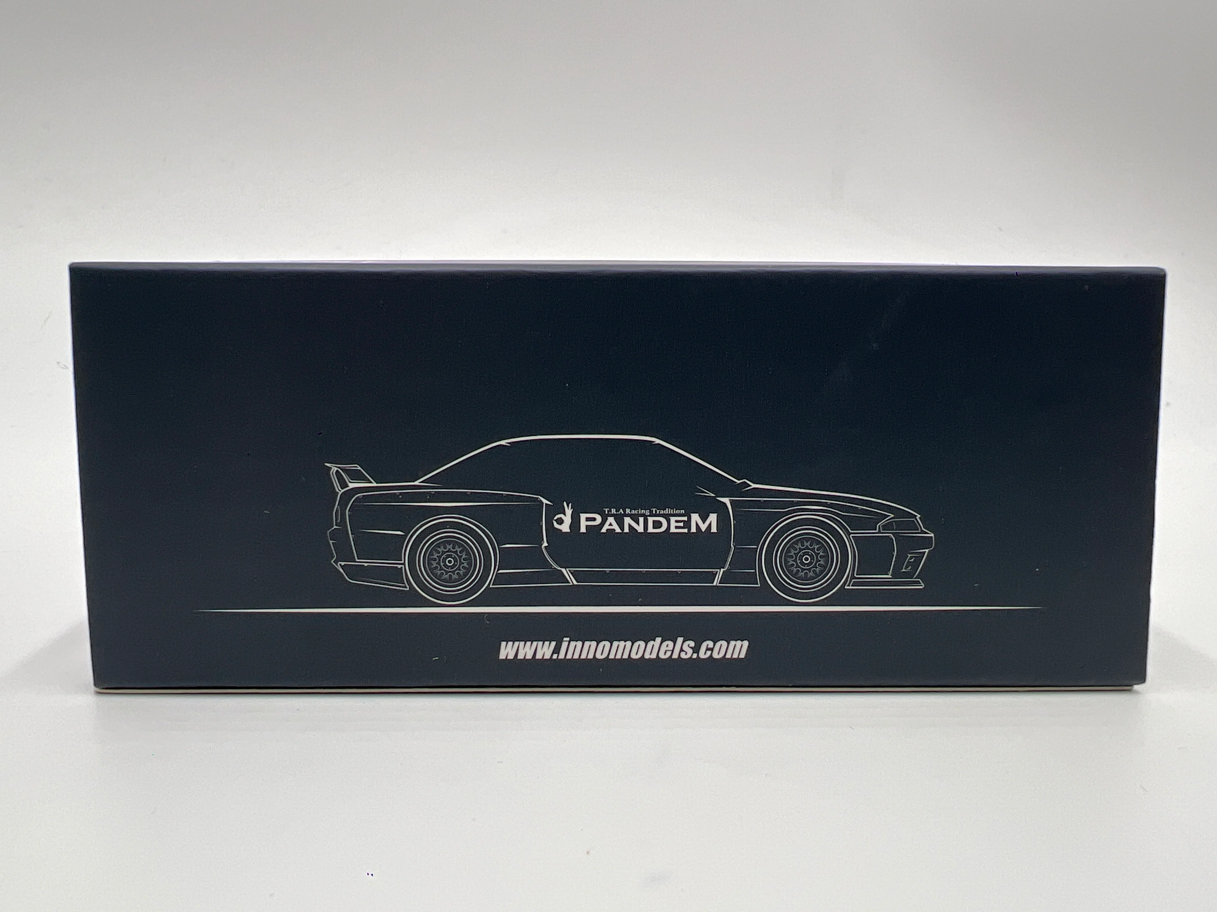 Inno64 1:64 Pandem/Rocket Bunny Nissan Skyline GT-R R32 Green - Image 6