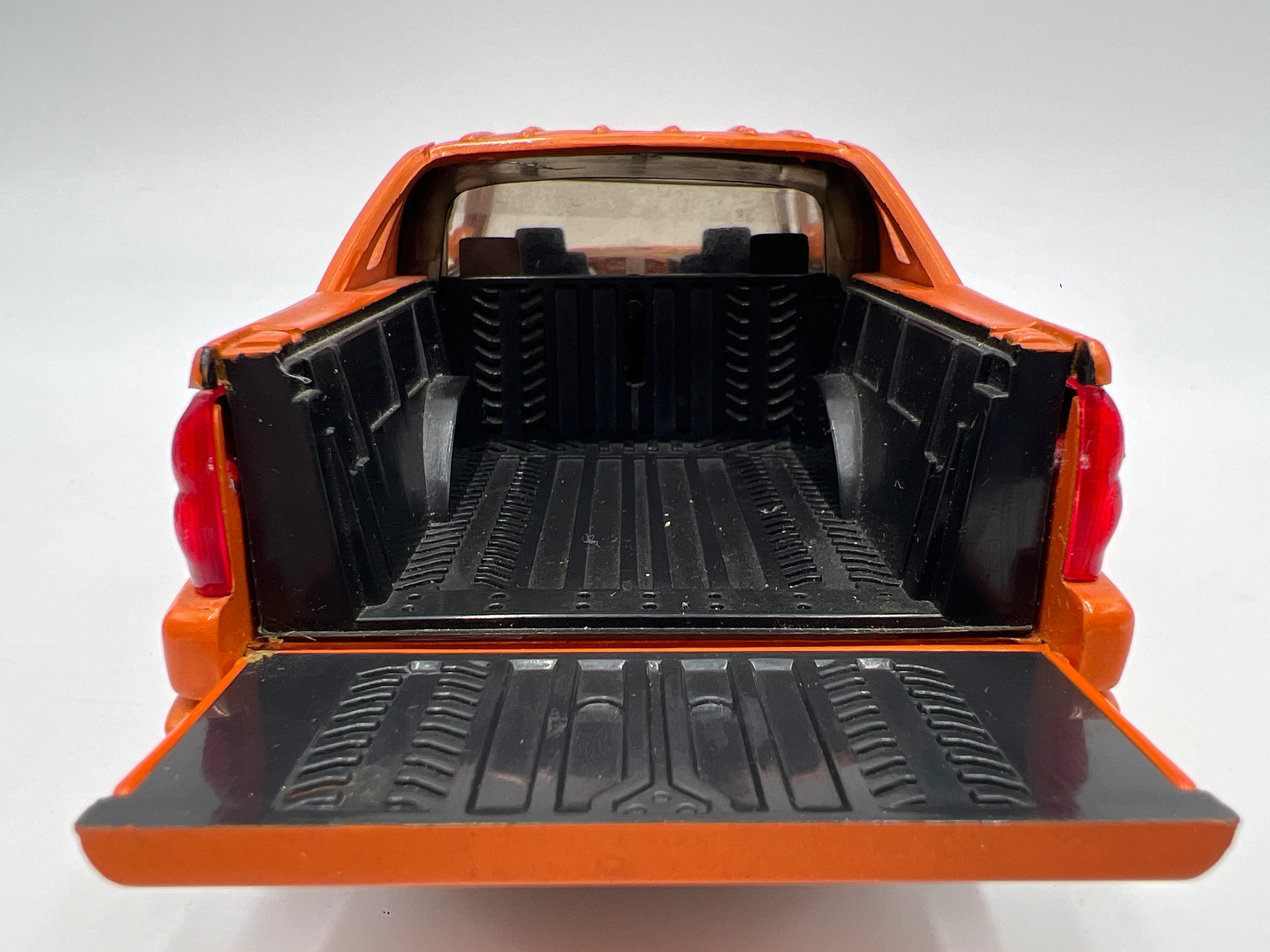 Jada 1/24 Scale Dub City 2001 Chevrolet Avalanche Orange Loose - Image 4