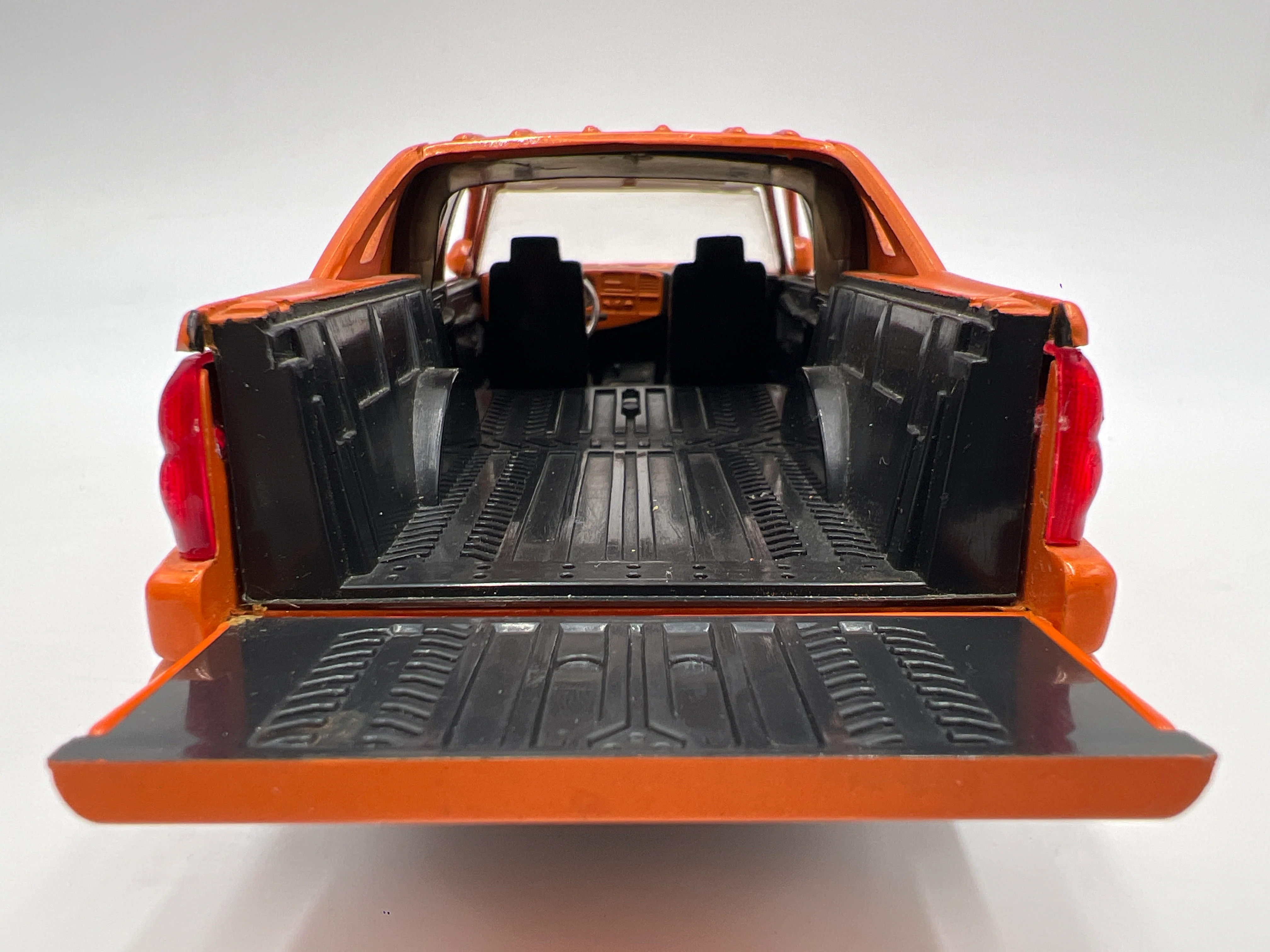 Jada 1/24 Scale Dub City 2001 Chevrolet Avalanche Orange Loose - Image 5