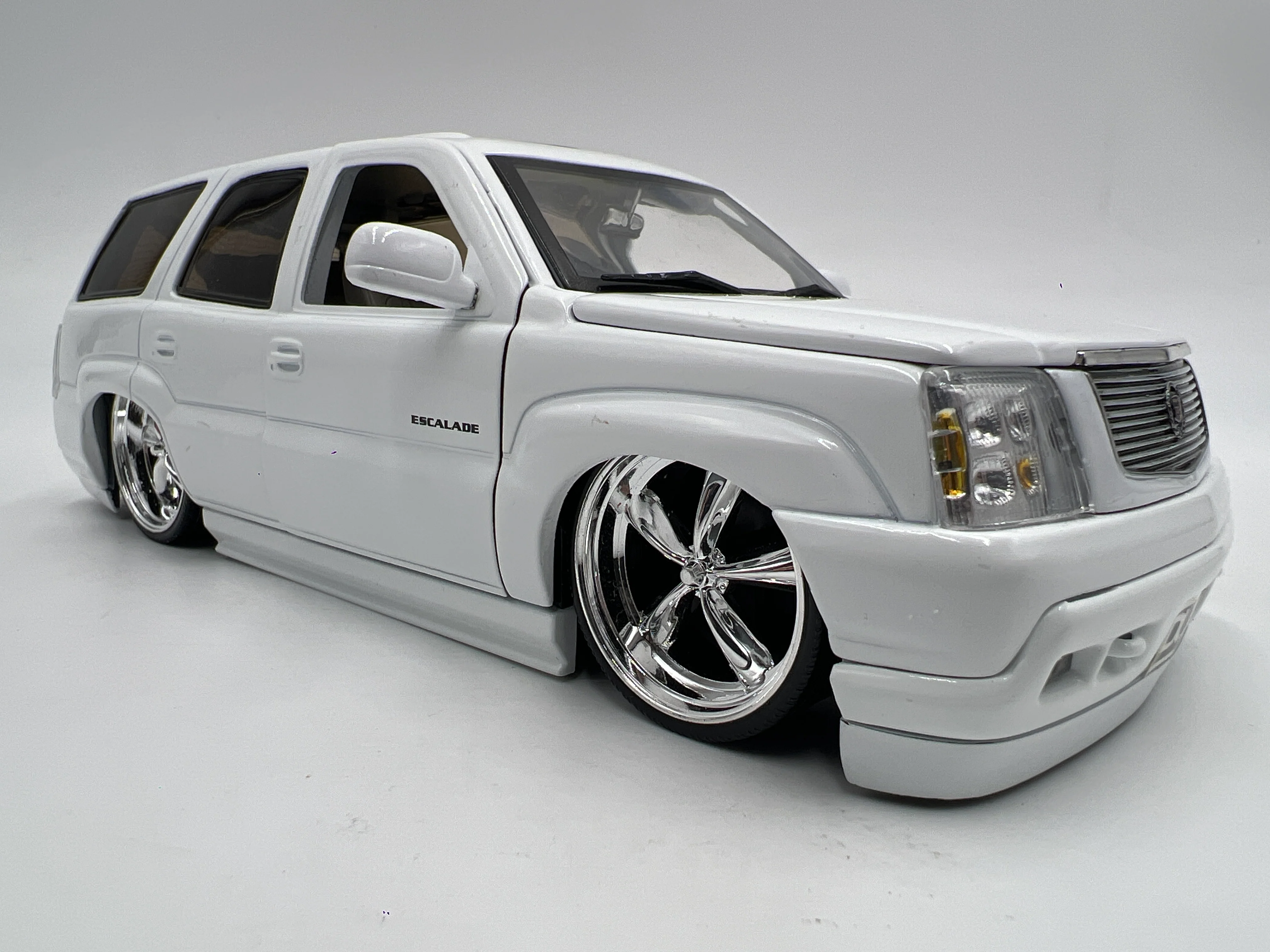 Jada 1/24 Scale Dub City 2002 Cadillac Escalade White Loose