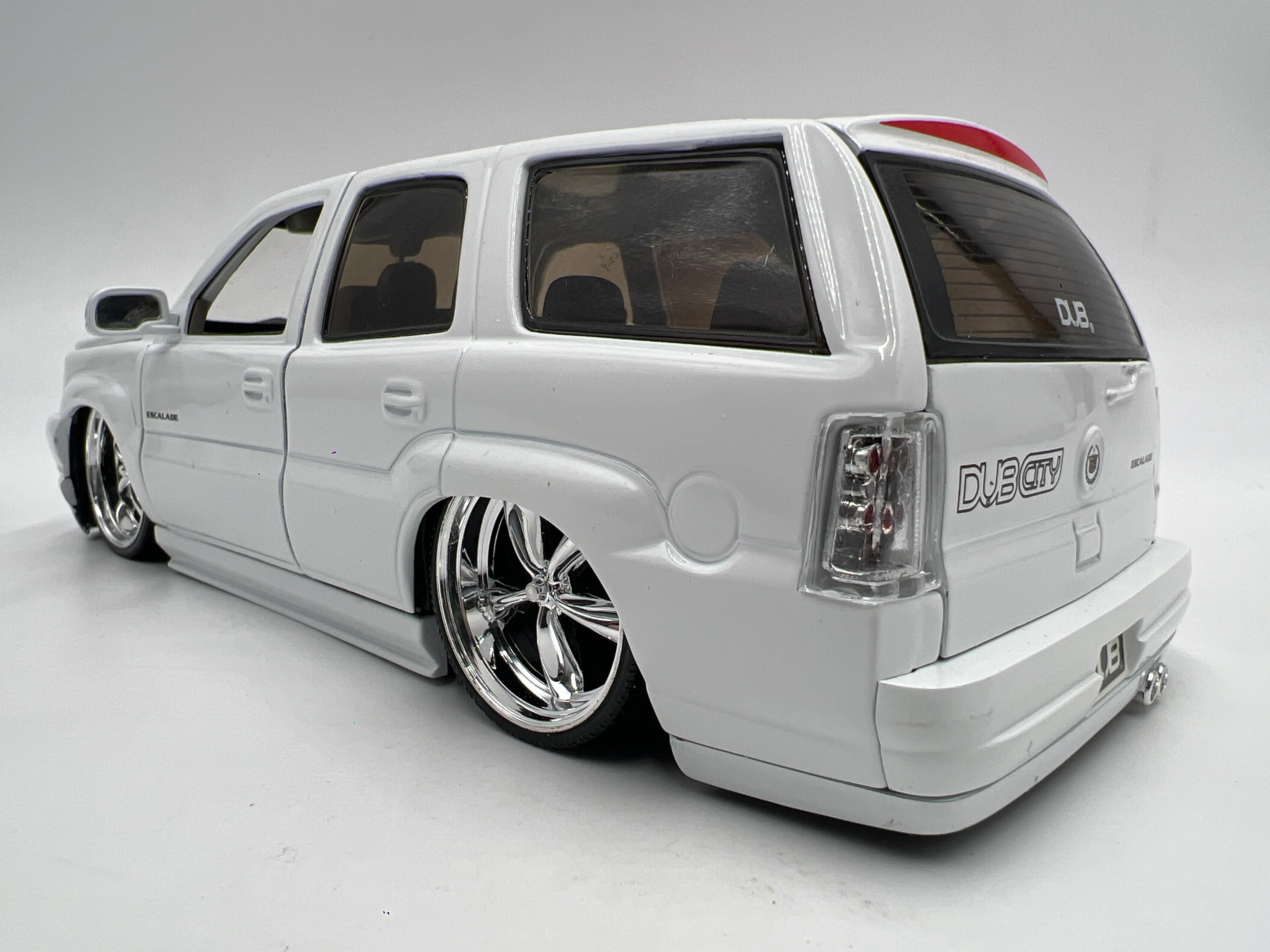 Jada 1/24 Scale Dub City 2002 Cadillac Escalade White Loose - Image 2